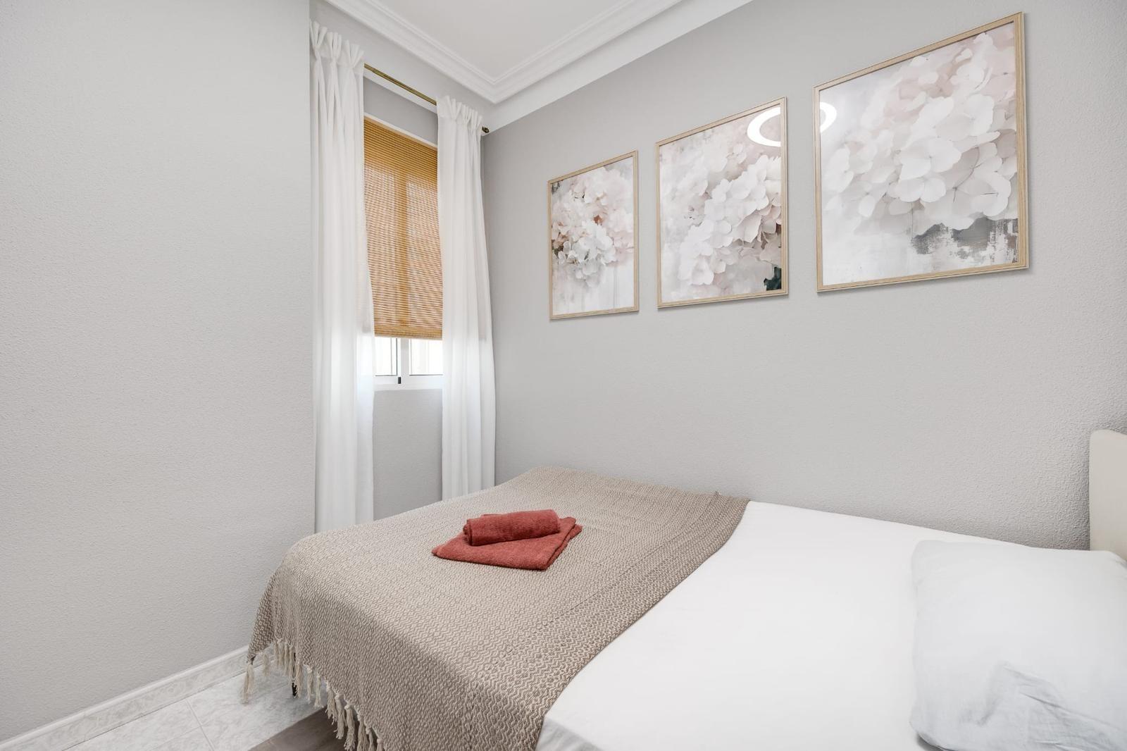 Bedroom in apartment for sale in Torrevieja