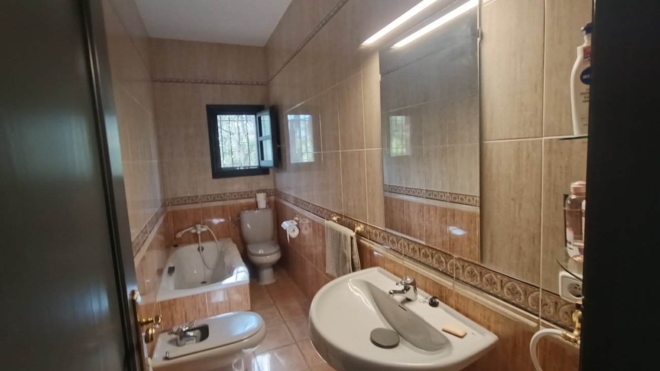 Master bedroom in villa for sale in Canadas De San Pedro