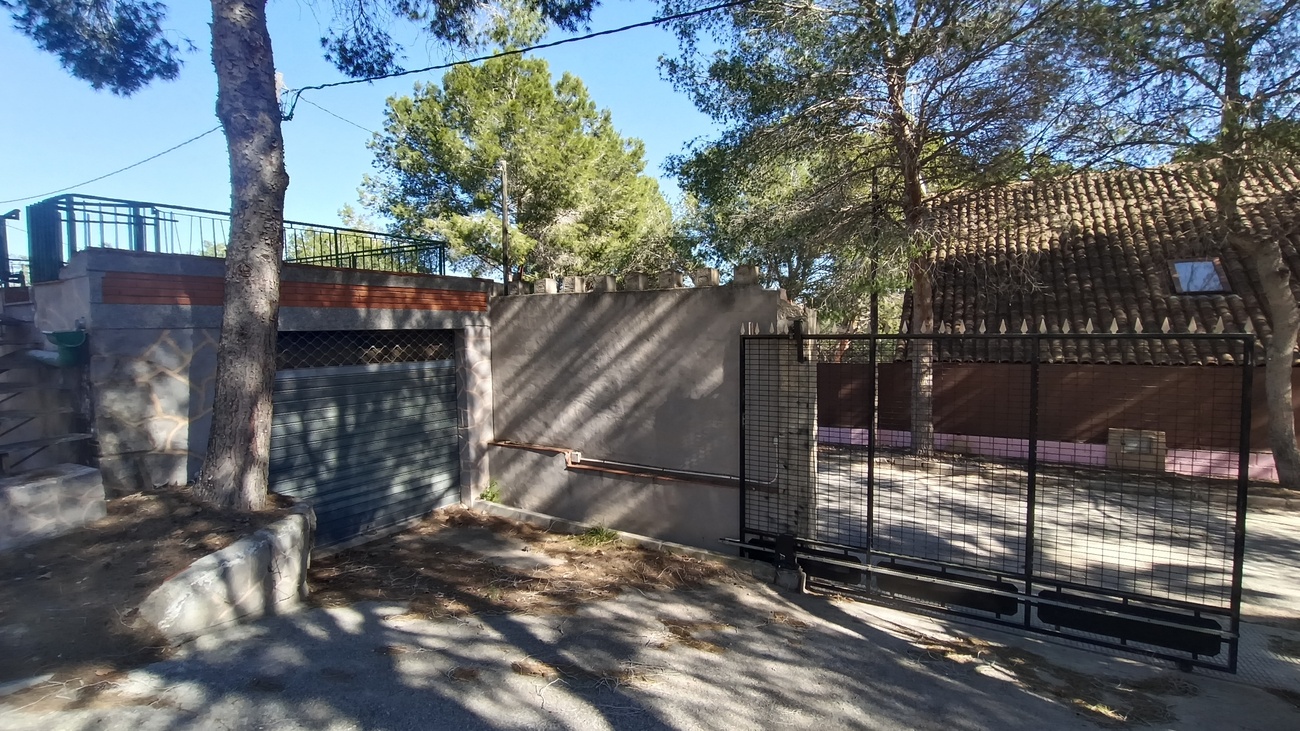 Master bedroom in villa for sale in Canadas De San Pedro