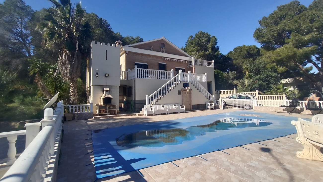 Dining area in villa for sale in Canadas De San Pedro