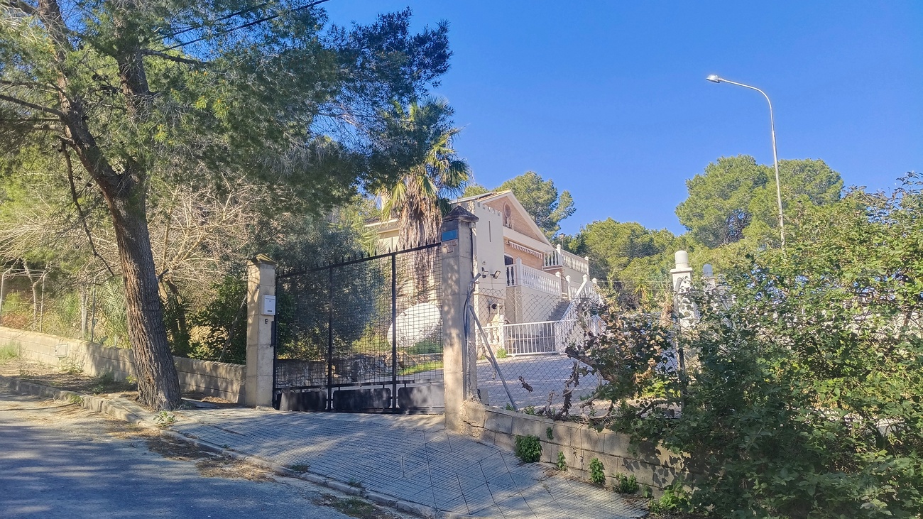 Bedroom in villa for sale in Canadas De San Pedro