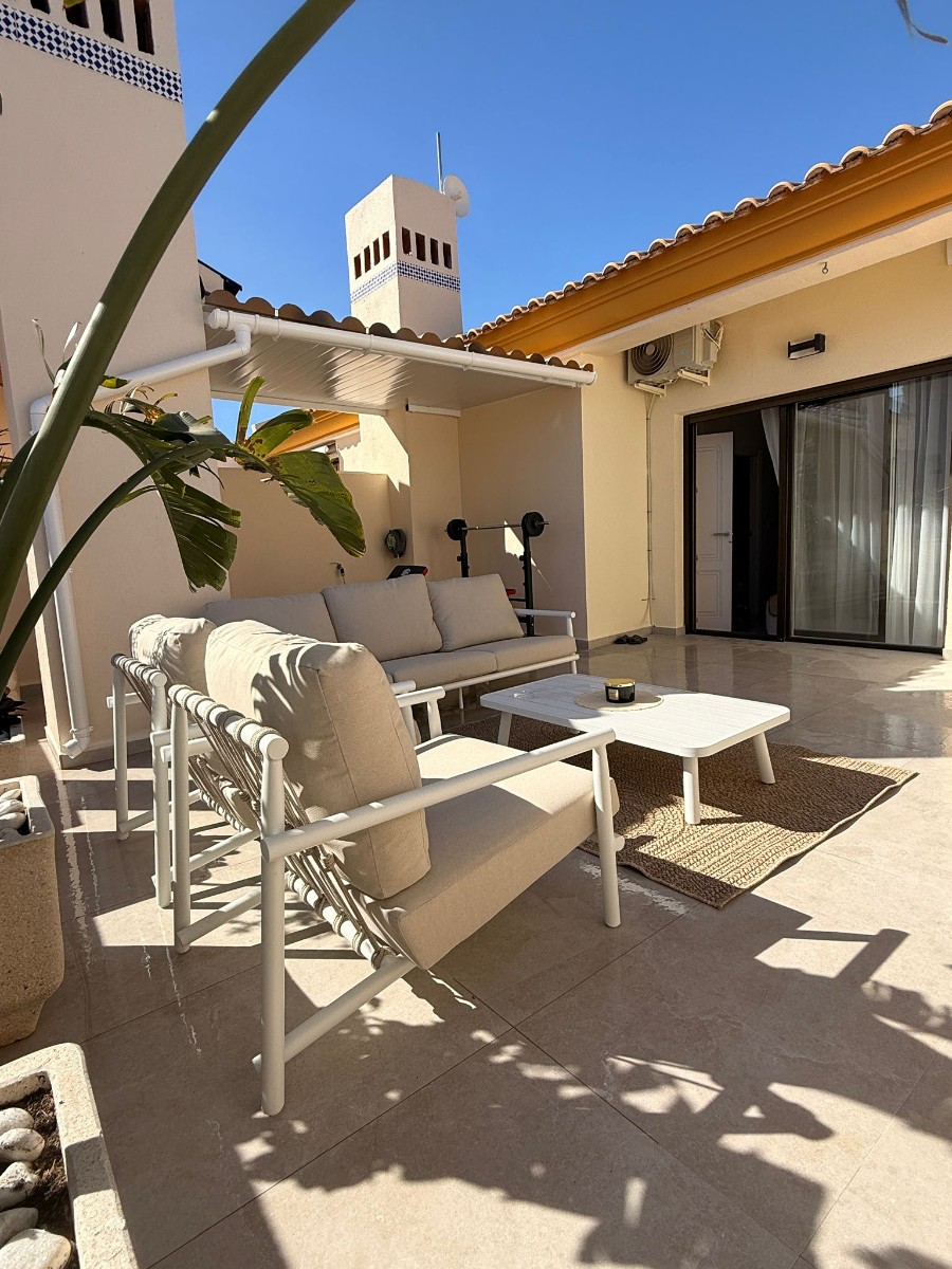 This beautifully renovated and fully furnished 138m² apartment offers spacious, modern living with h