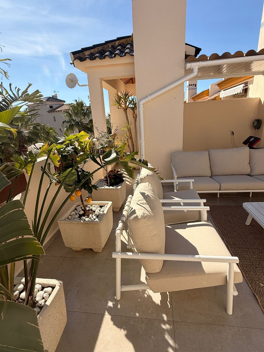 This beautifully renovated and fully furnished 138m² apartment offers spacious, modern living with h