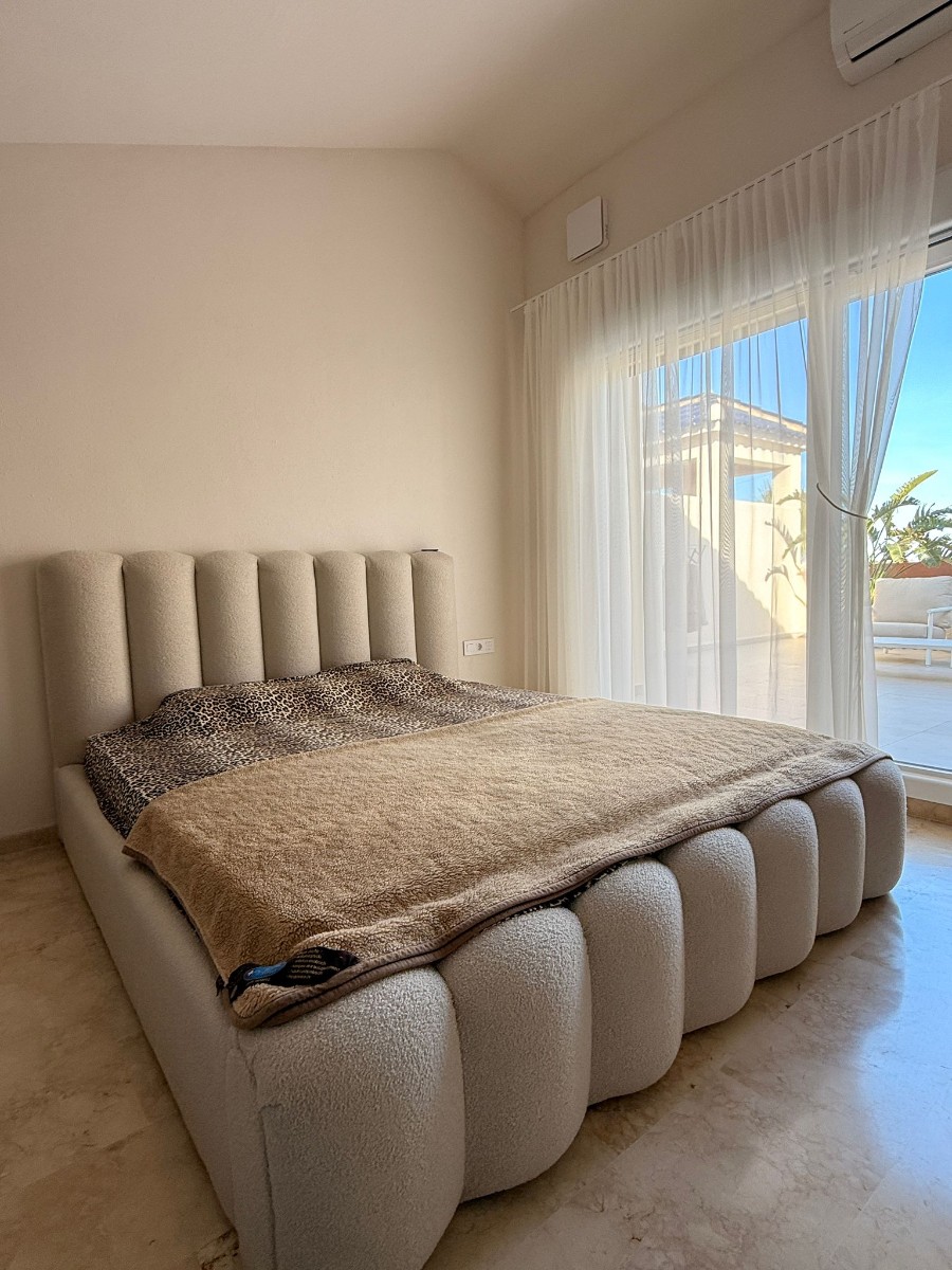 Living room in penthouse for sale in Las Ramblas Golf