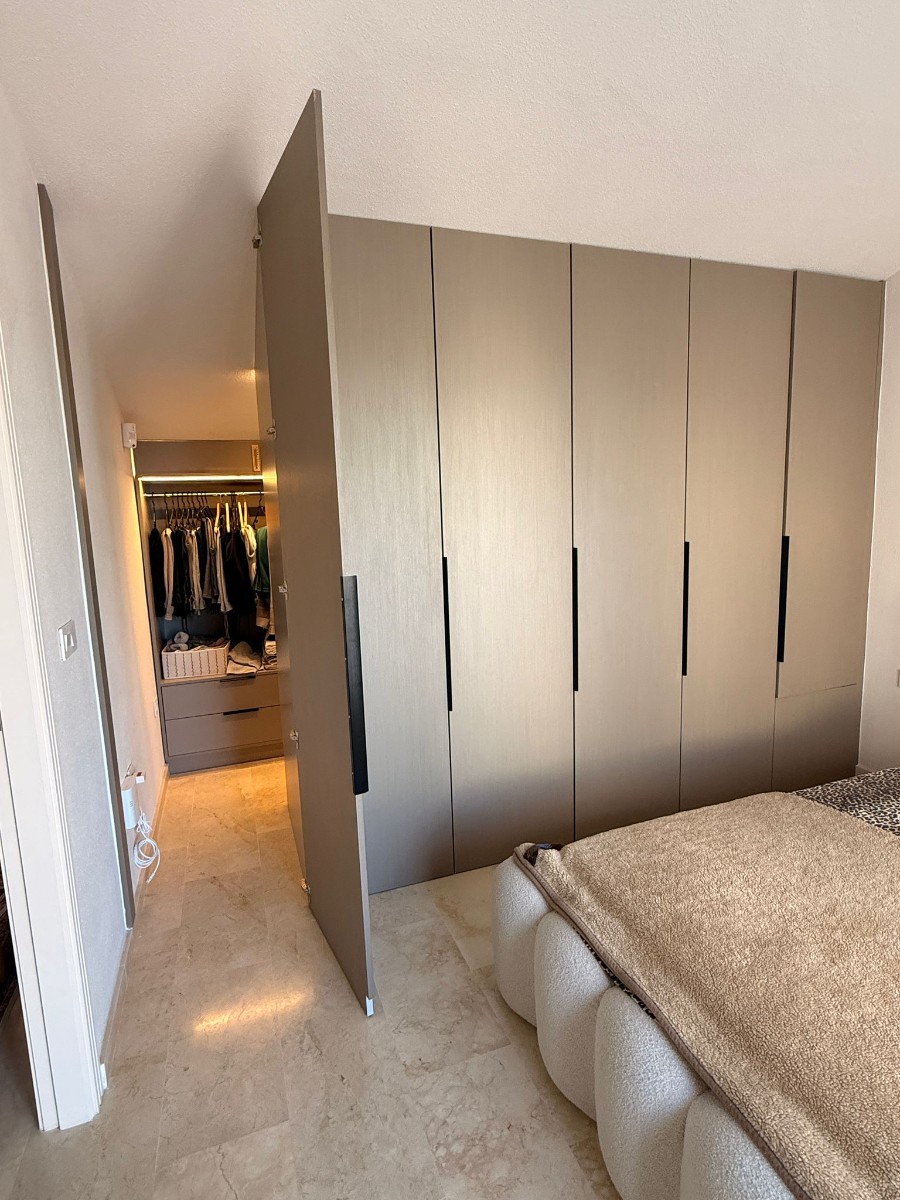 Master bedroom in penthouse for sale in Las Ramblas Golf