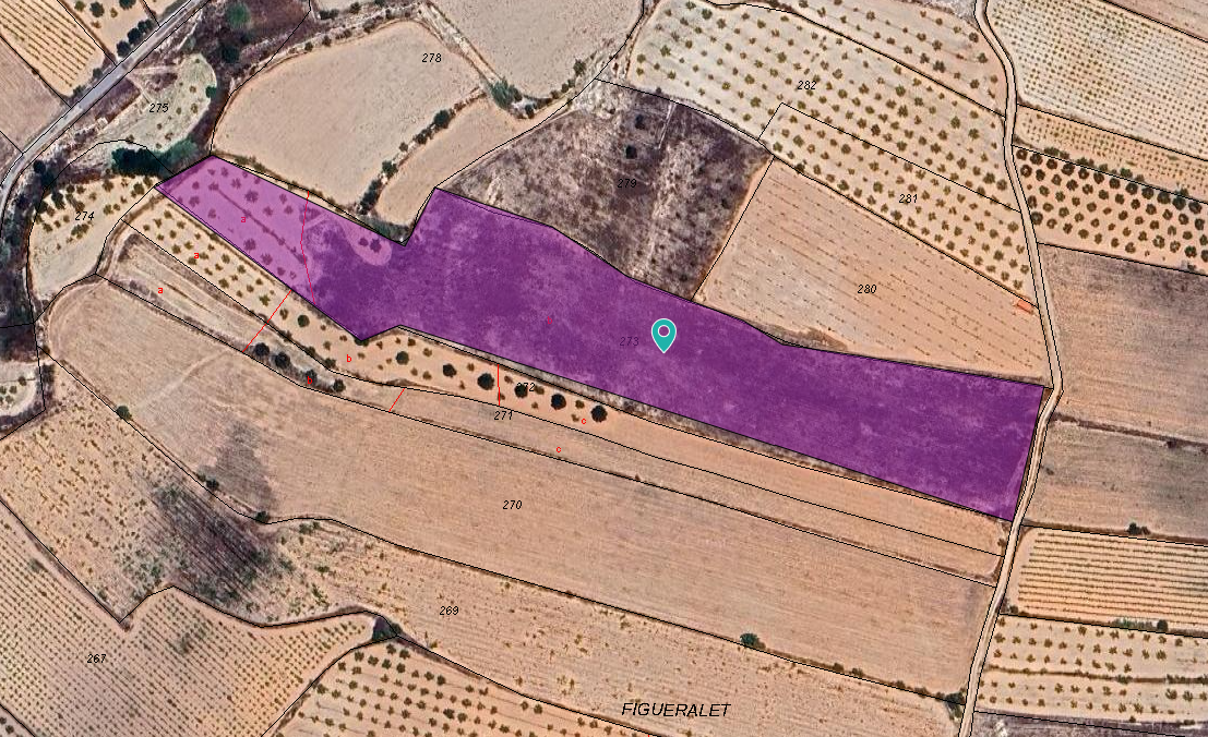 Located in a peaceful countryside area, this non-buildable plot offers a fantastic opportunity for t