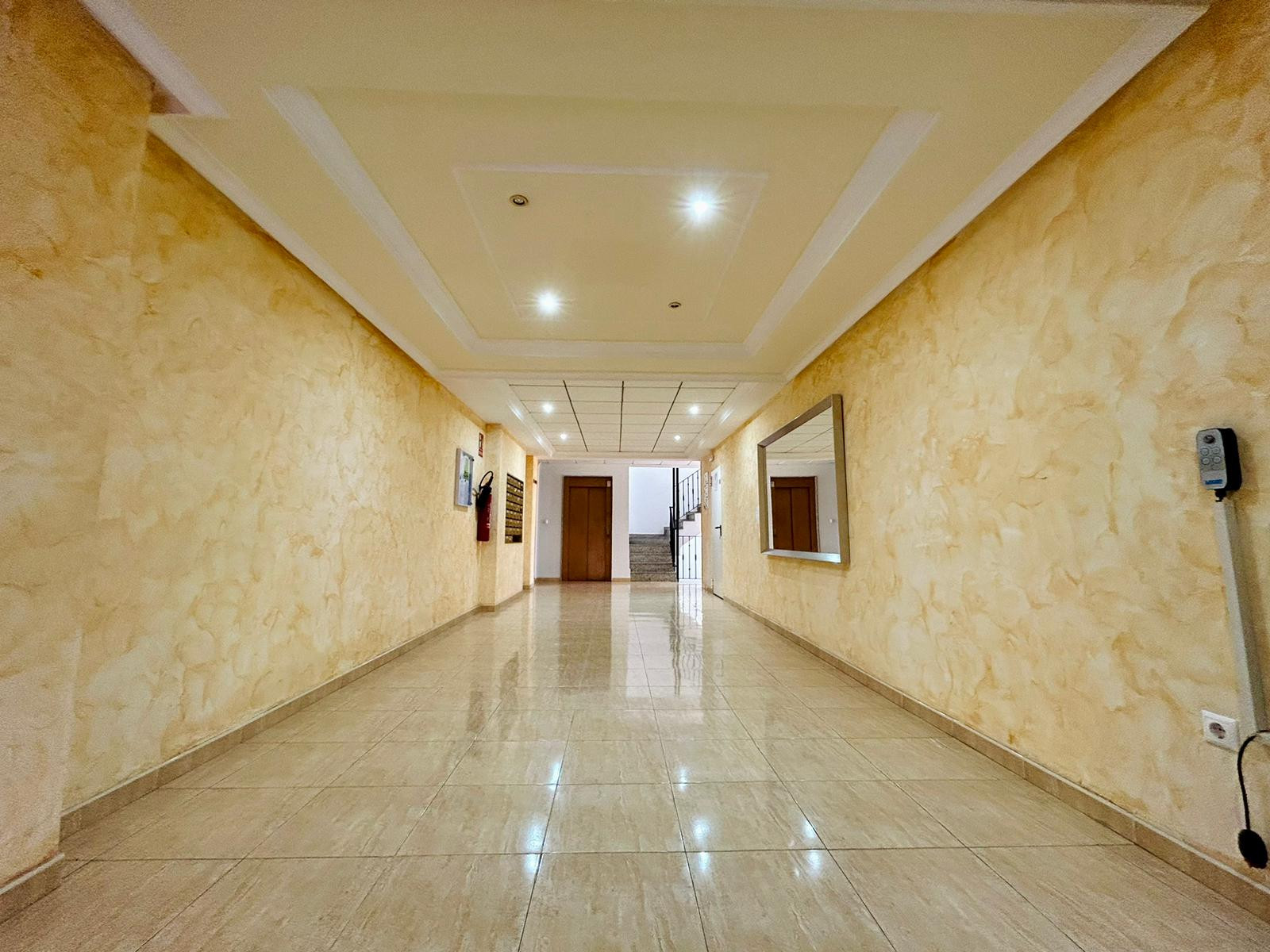 Are you looking for a quiet home where you can walk to the supermarket… and still reach Alicante or