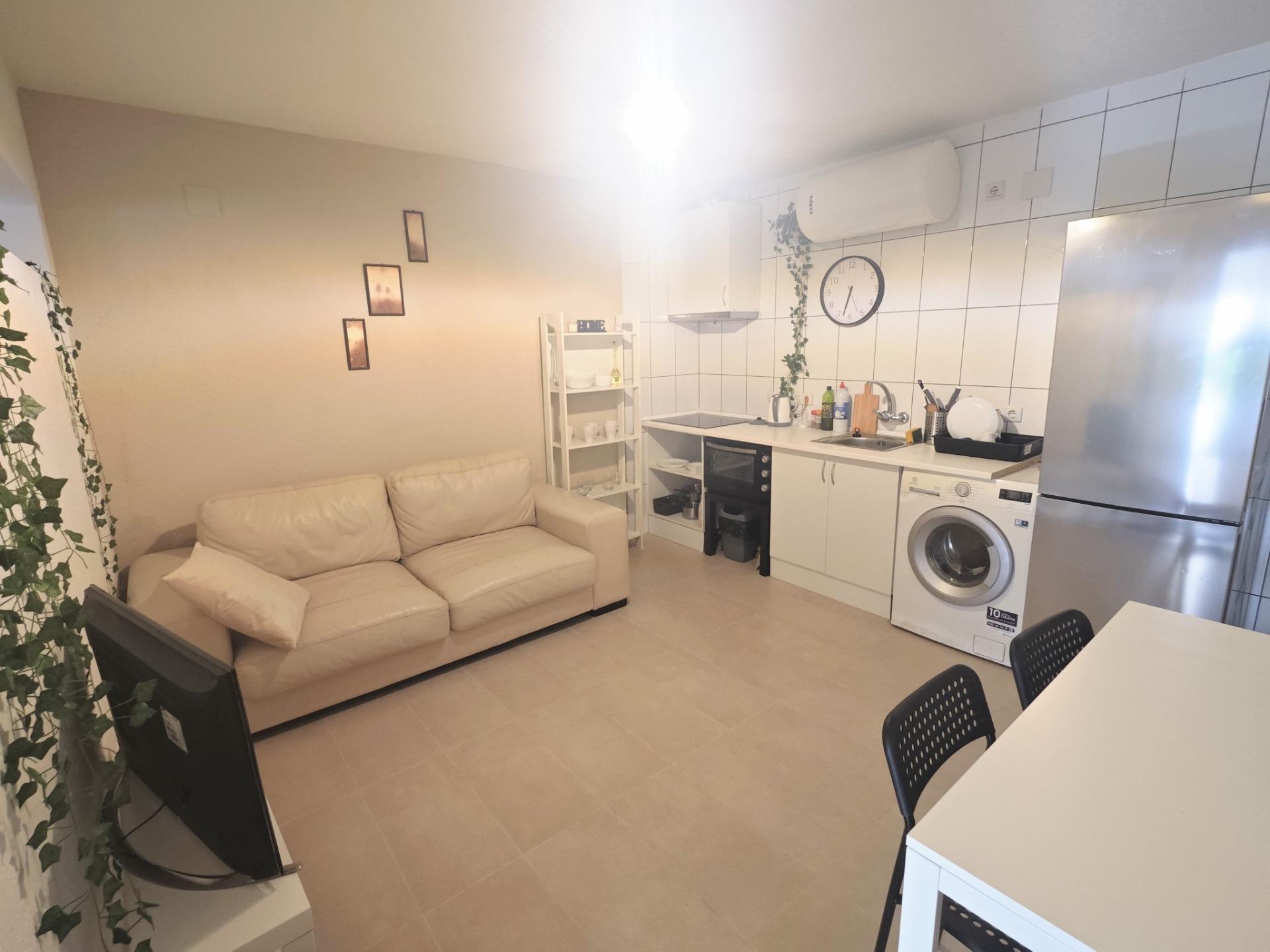 Located in the heart of Torrevieja, on the quiet and central Emil 10 street, this two-bedroom ground