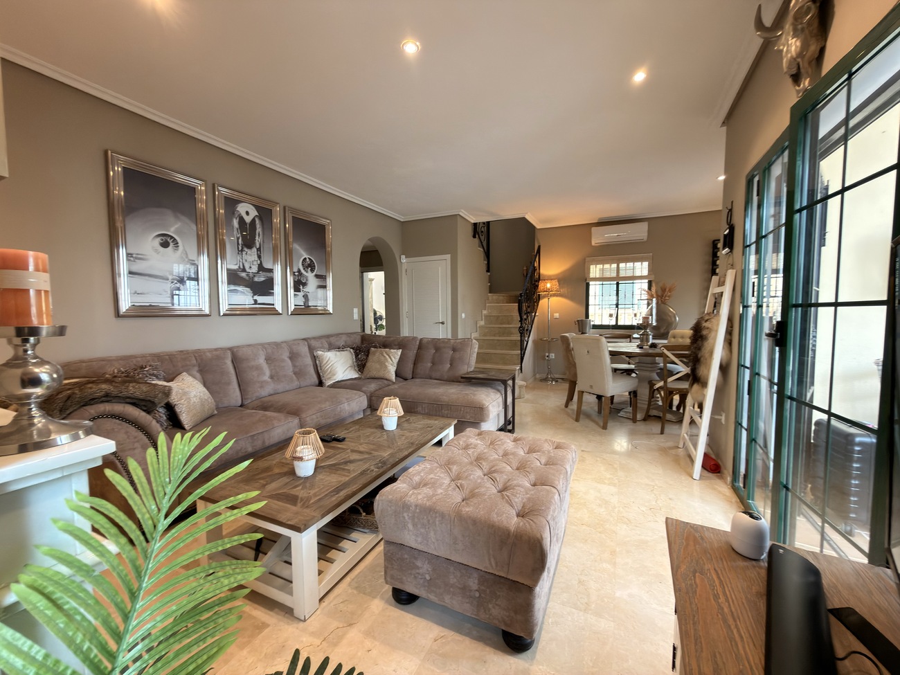 Dining area in villa for sale in Orihuela Costa