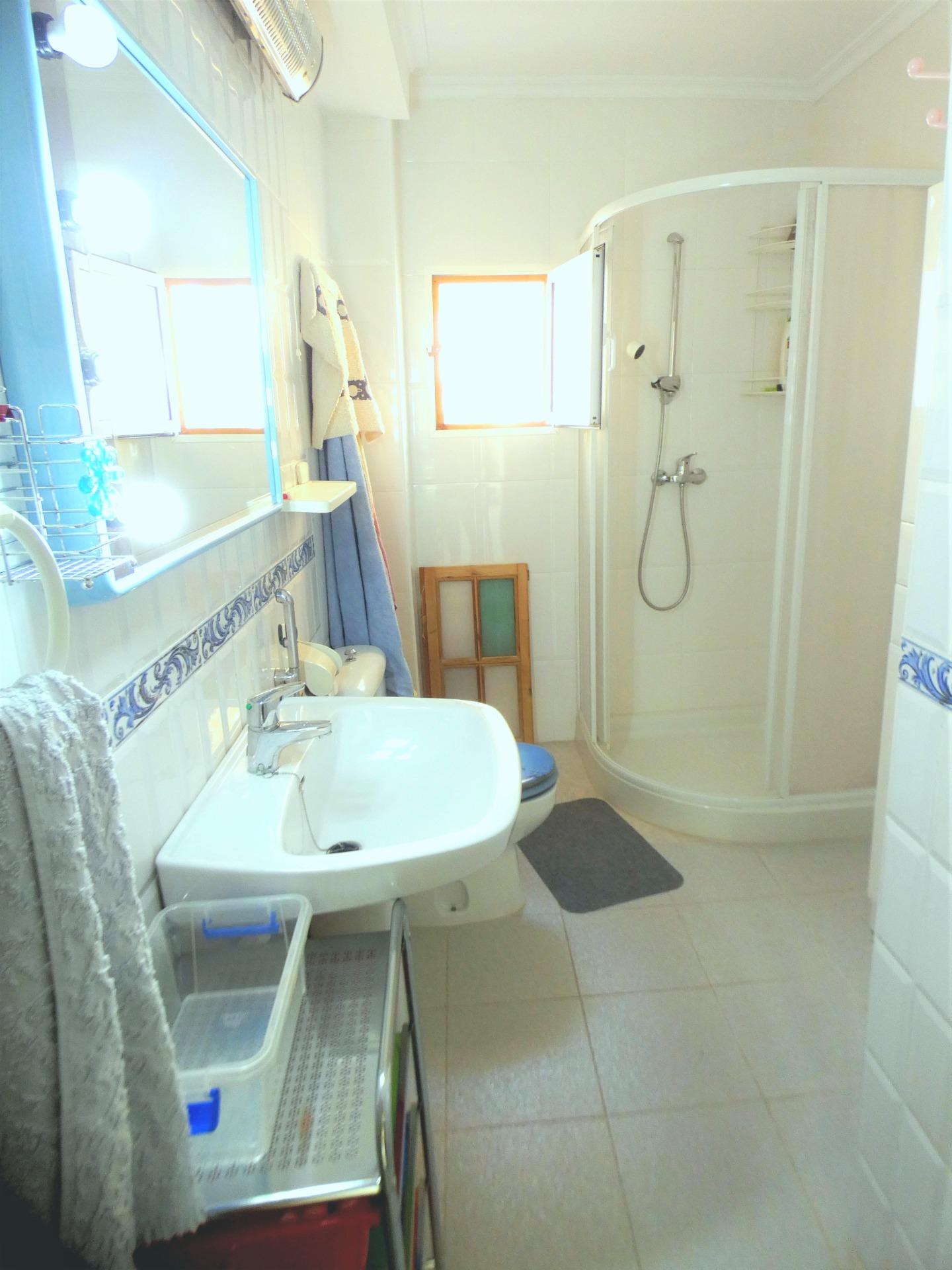 Bathroom in villa for sale in Puerto de Mazarron