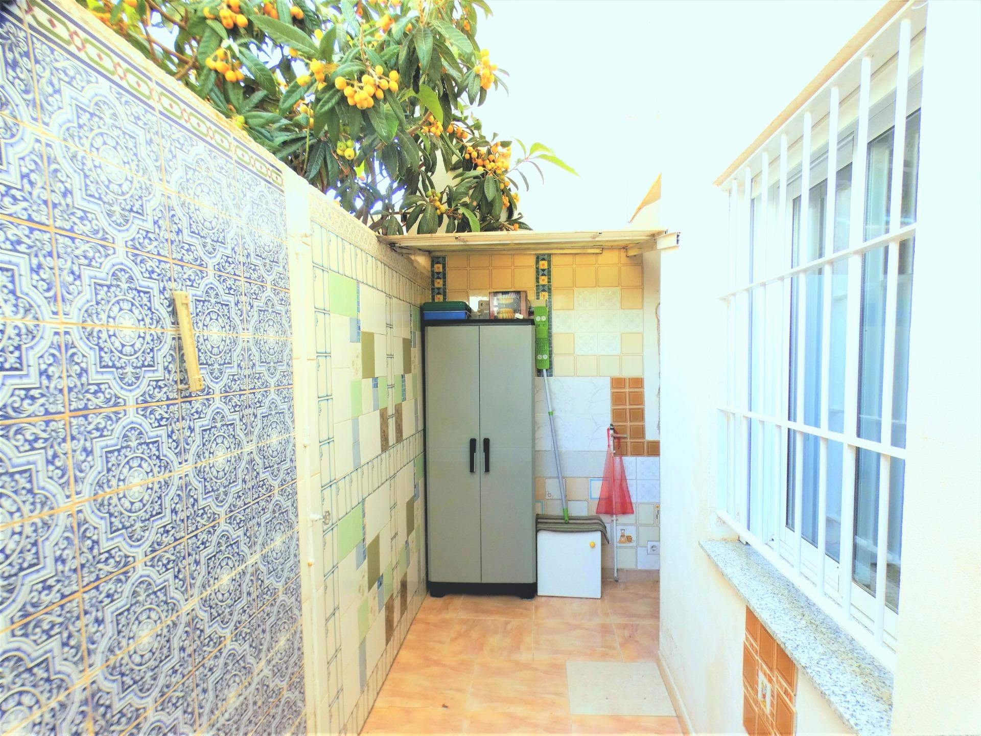 Garden in villa for sale in Puerto de Mazarron