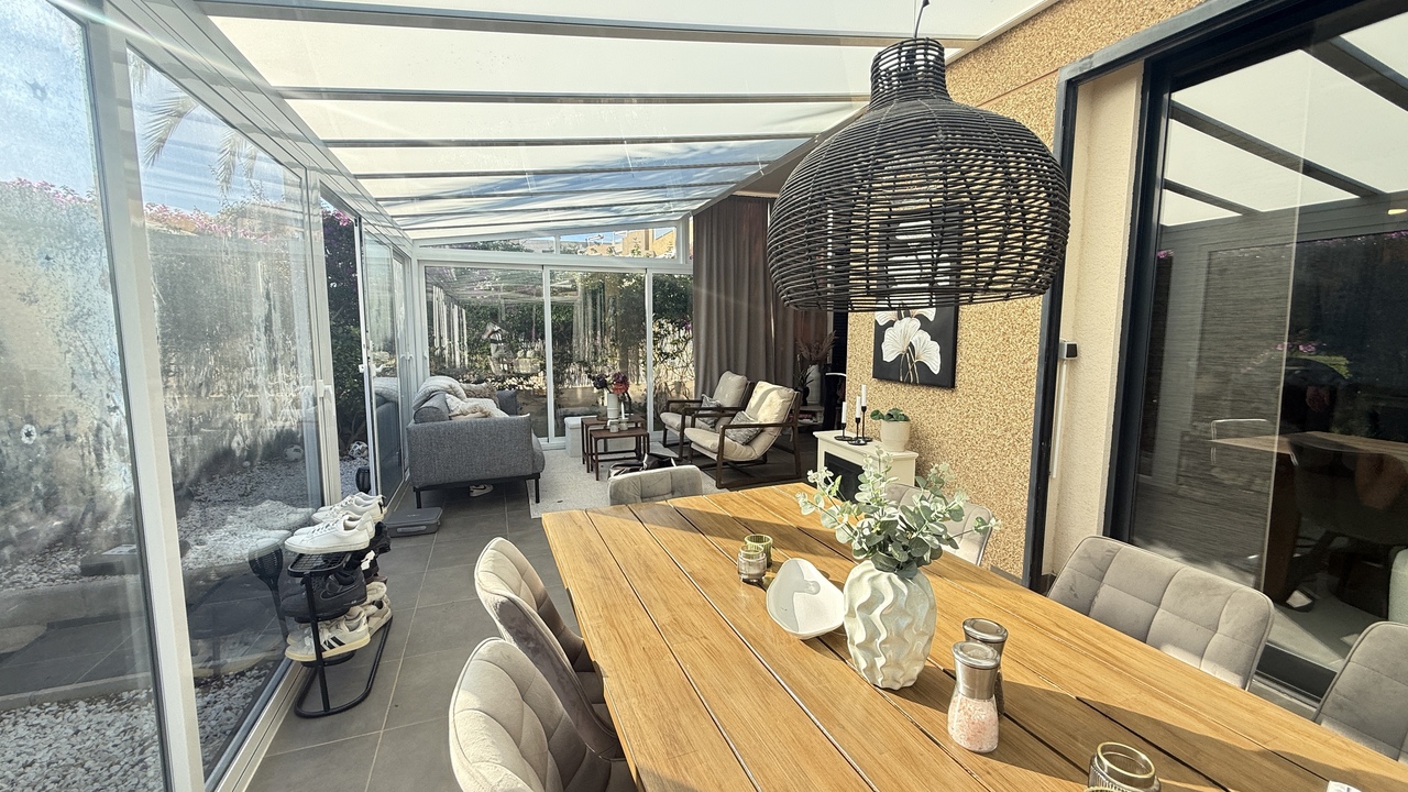 Master bedroom in villa for sale in La Zenia