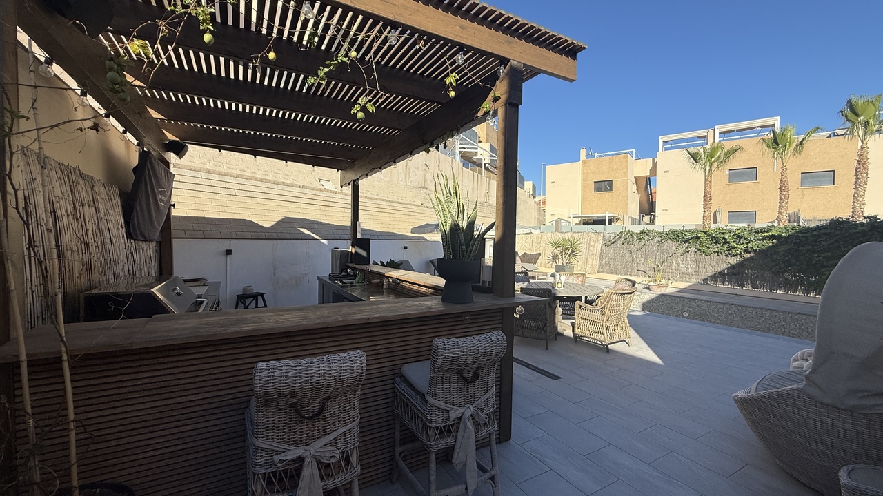 Bedroom in villa for sale in La Zenia