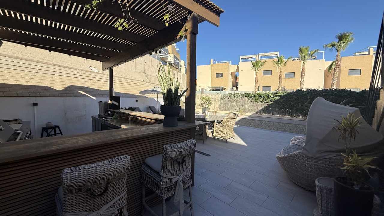 Exterior view in villa for sale in La Zenia