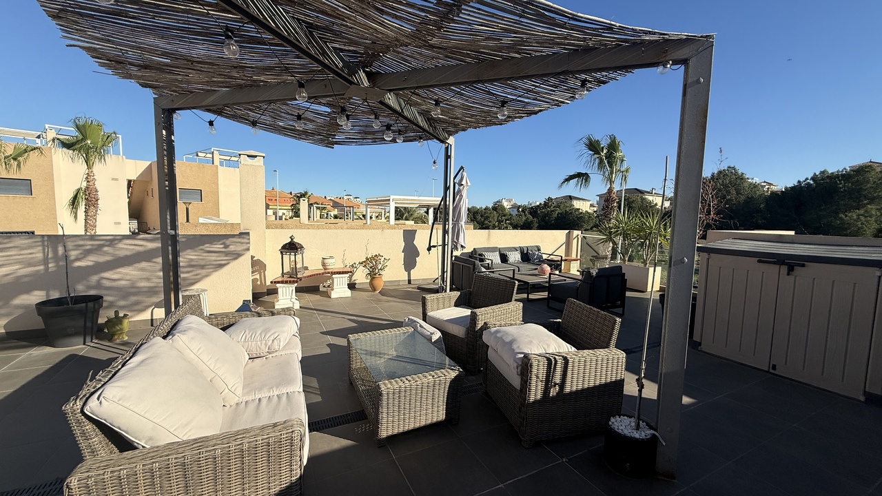 Terrace in villa for sale in La Zenia
