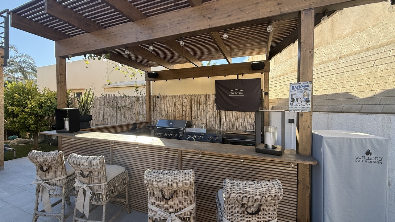 Garden in villa for sale in La Zenia