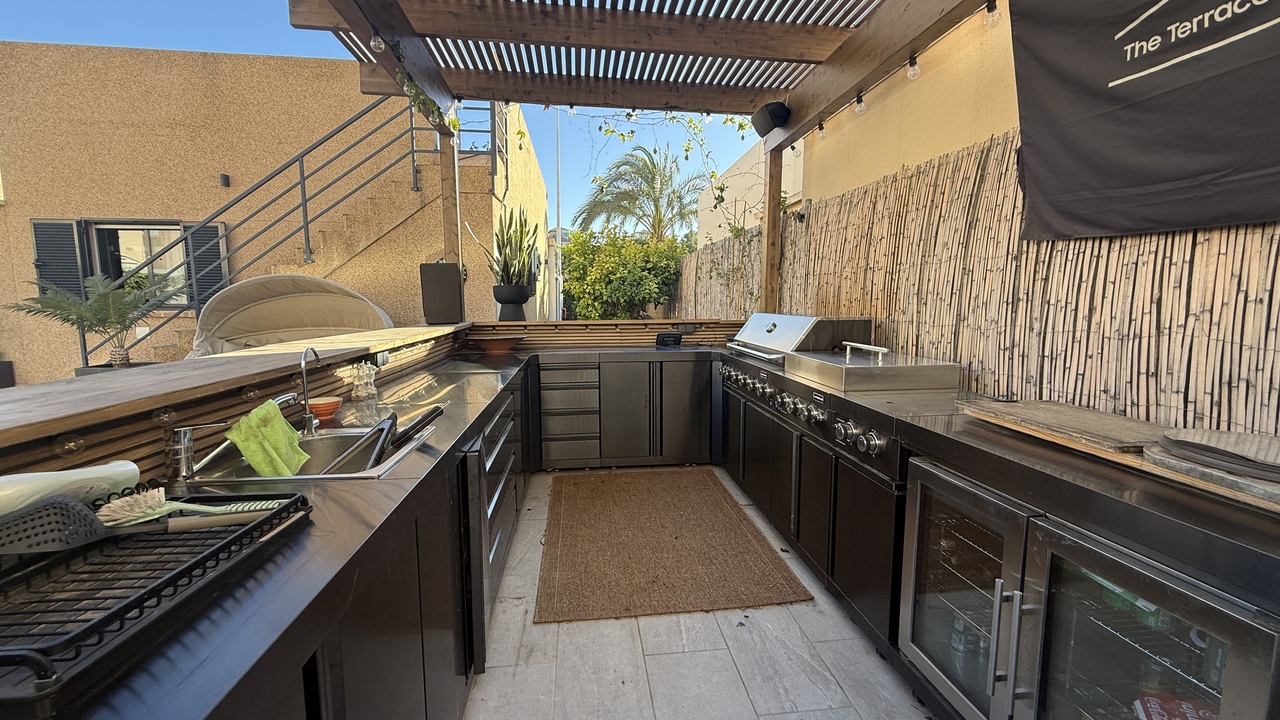 Dining area in villa for sale in La Zenia