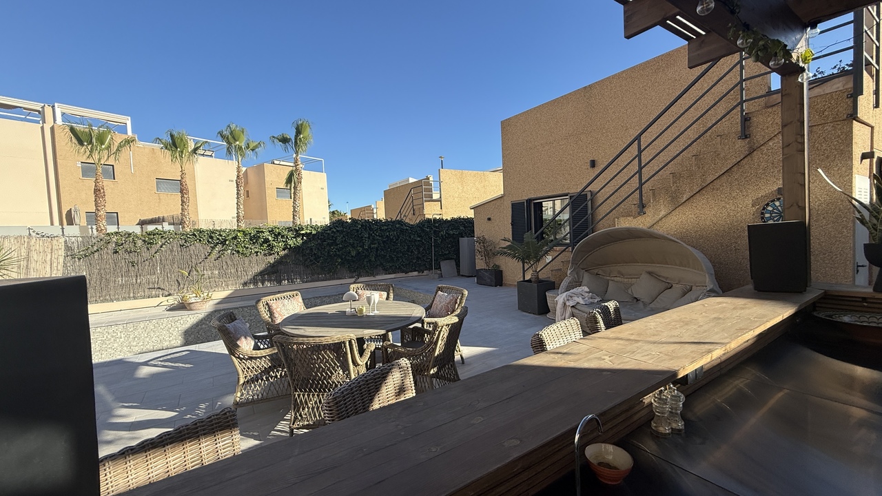 Kitchen in villa for sale in La Zenia