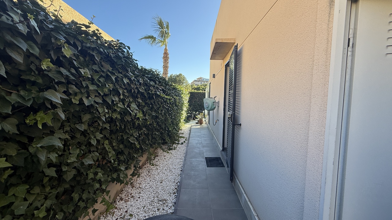 Pool area in villa for sale in La Zenia