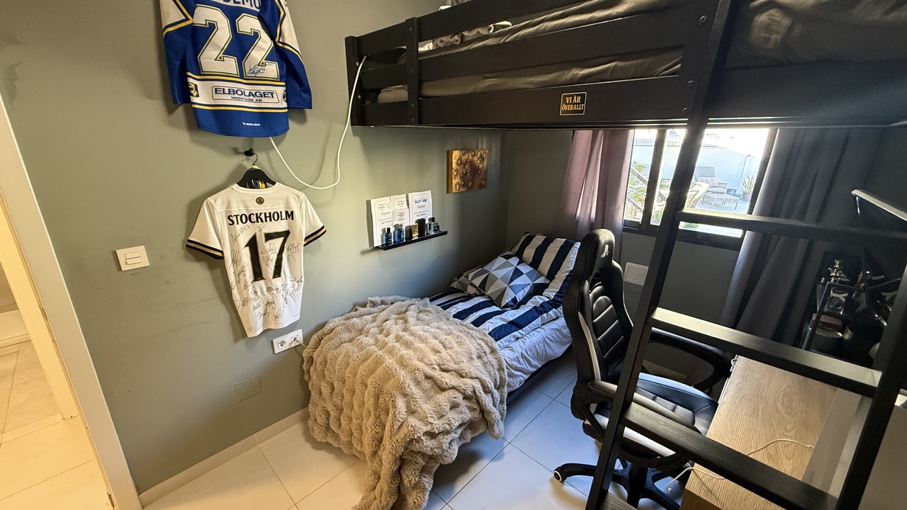 Master bedroom in villa for sale in La Zenia