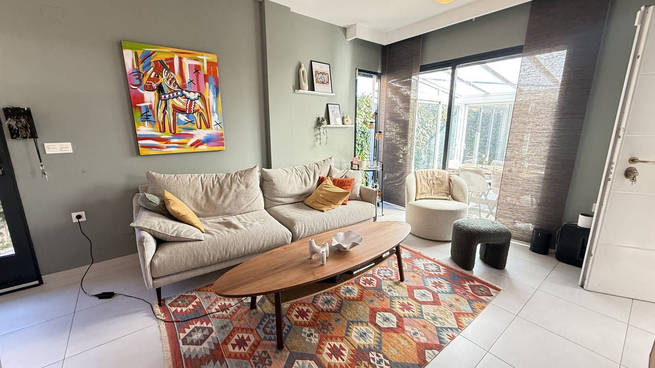 Terrace in villa for sale in La Zenia