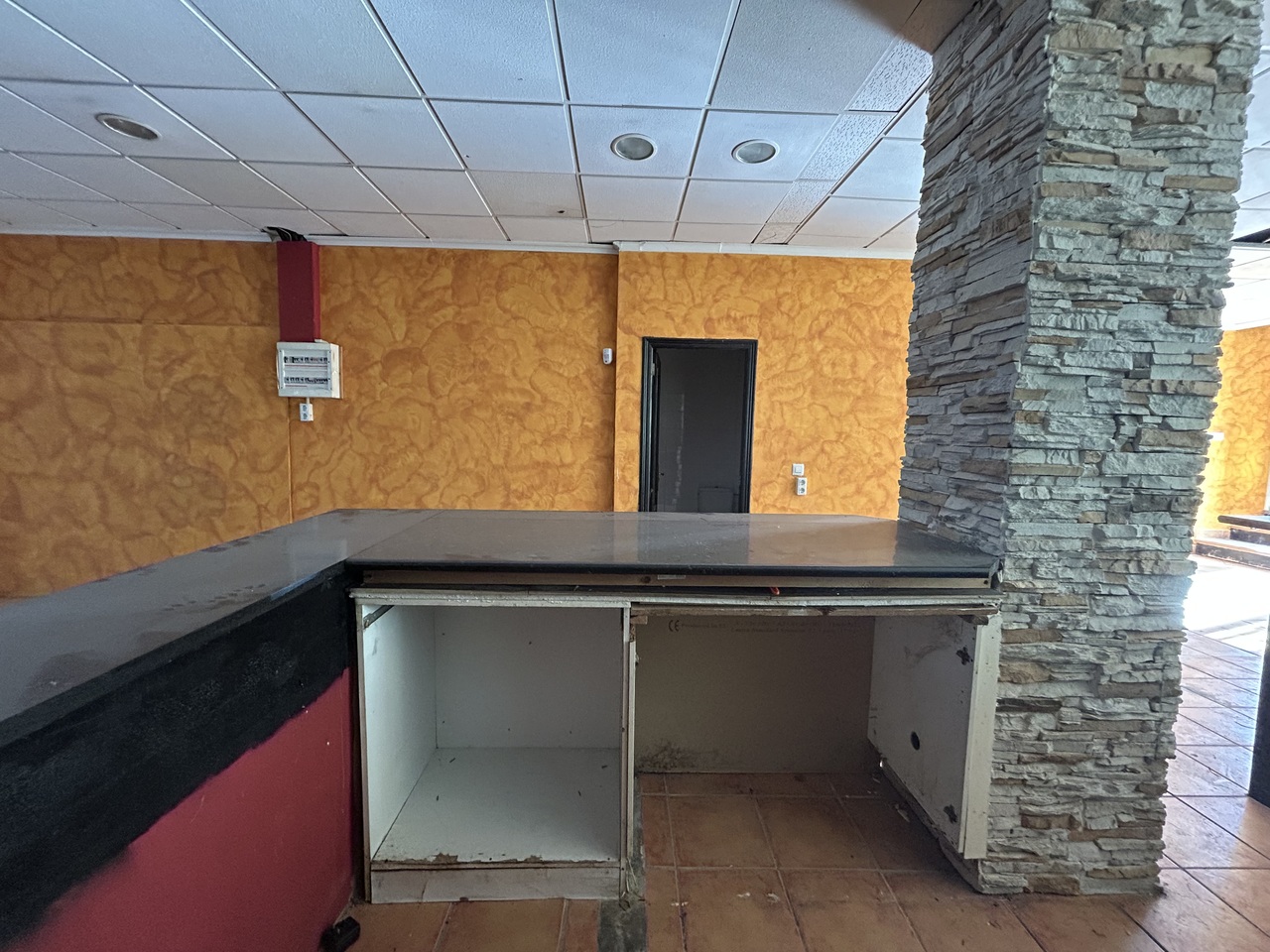 Master bedroom in commercial for sale in Villamartin