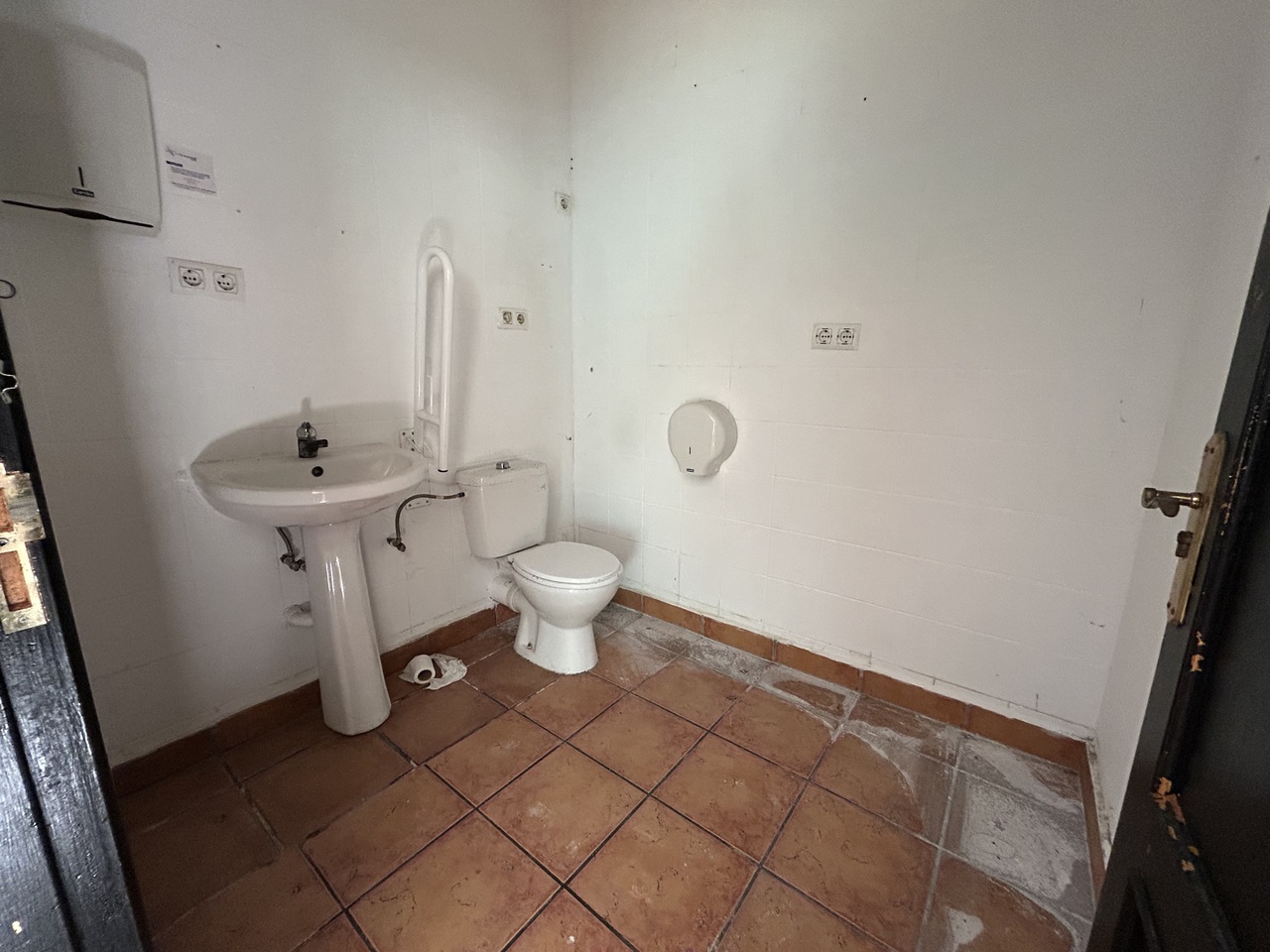 Pool area in commercial for sale in Villamartin
