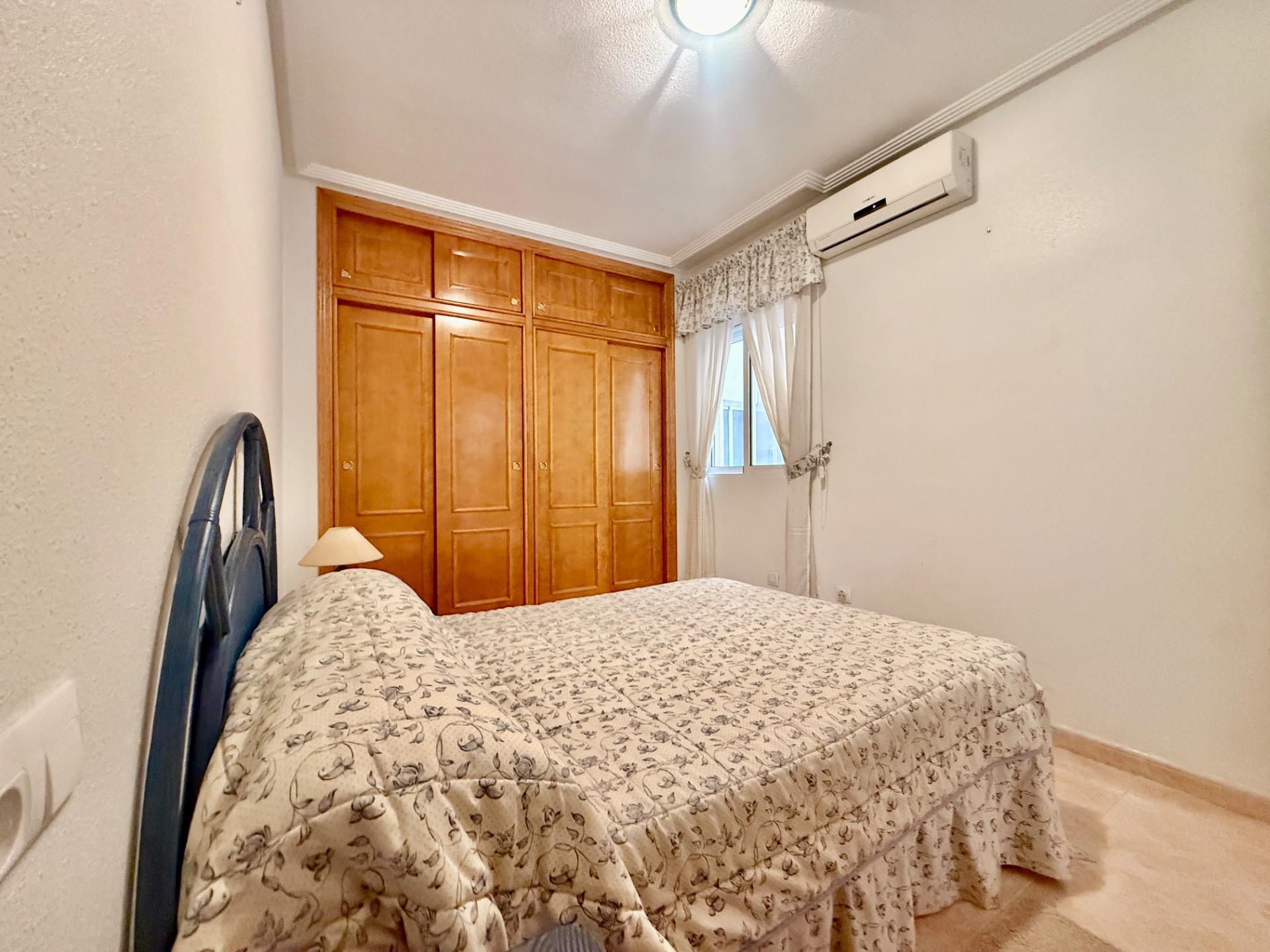 Bedroom in apartment for sale in Torrevieja