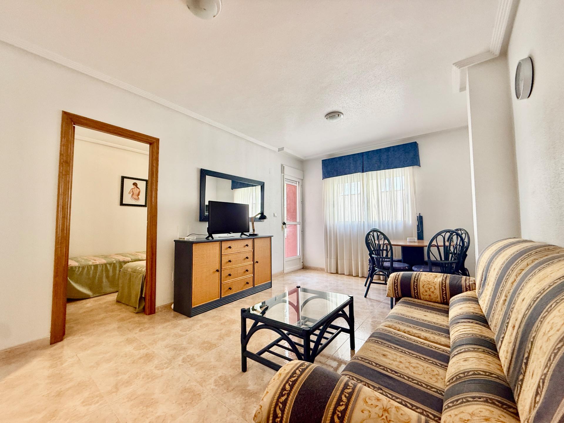 Bedroom in apartment for sale in Torrevieja