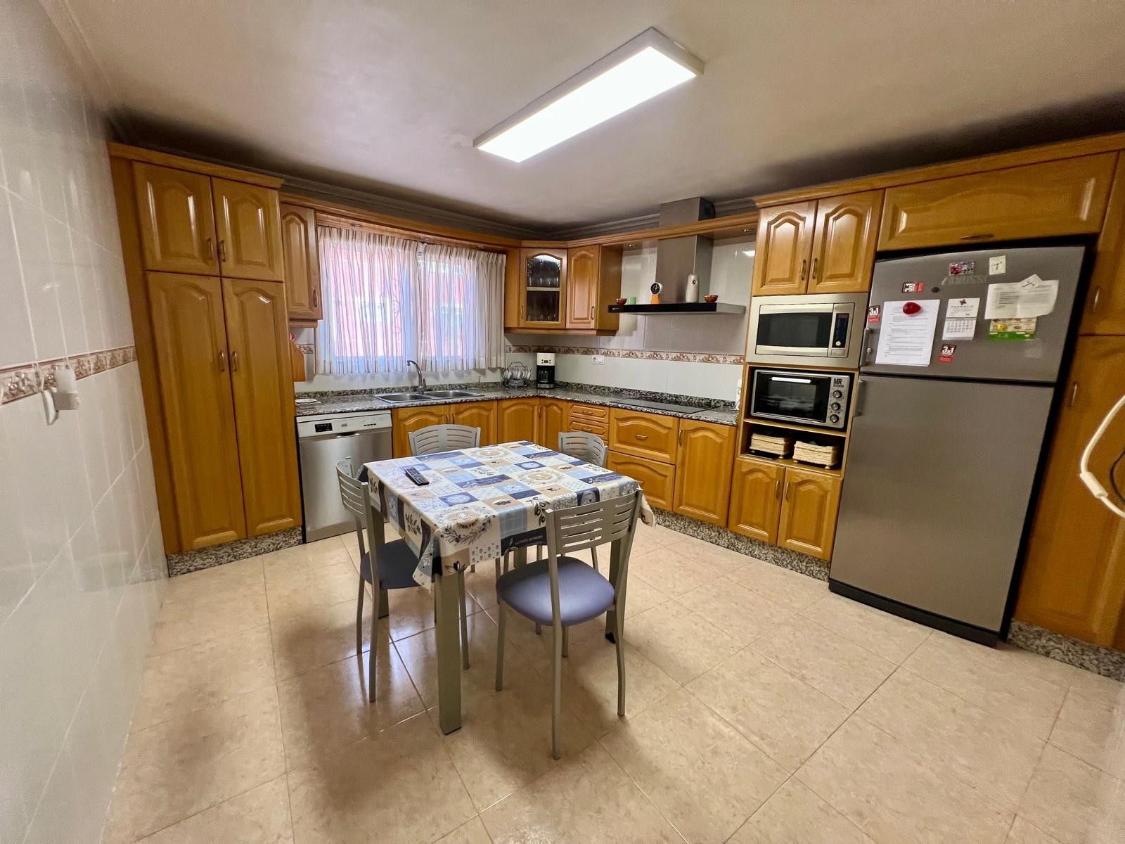 This well-maintained two-story semi-detached home in the town of Pinoso offers comfortable living wi