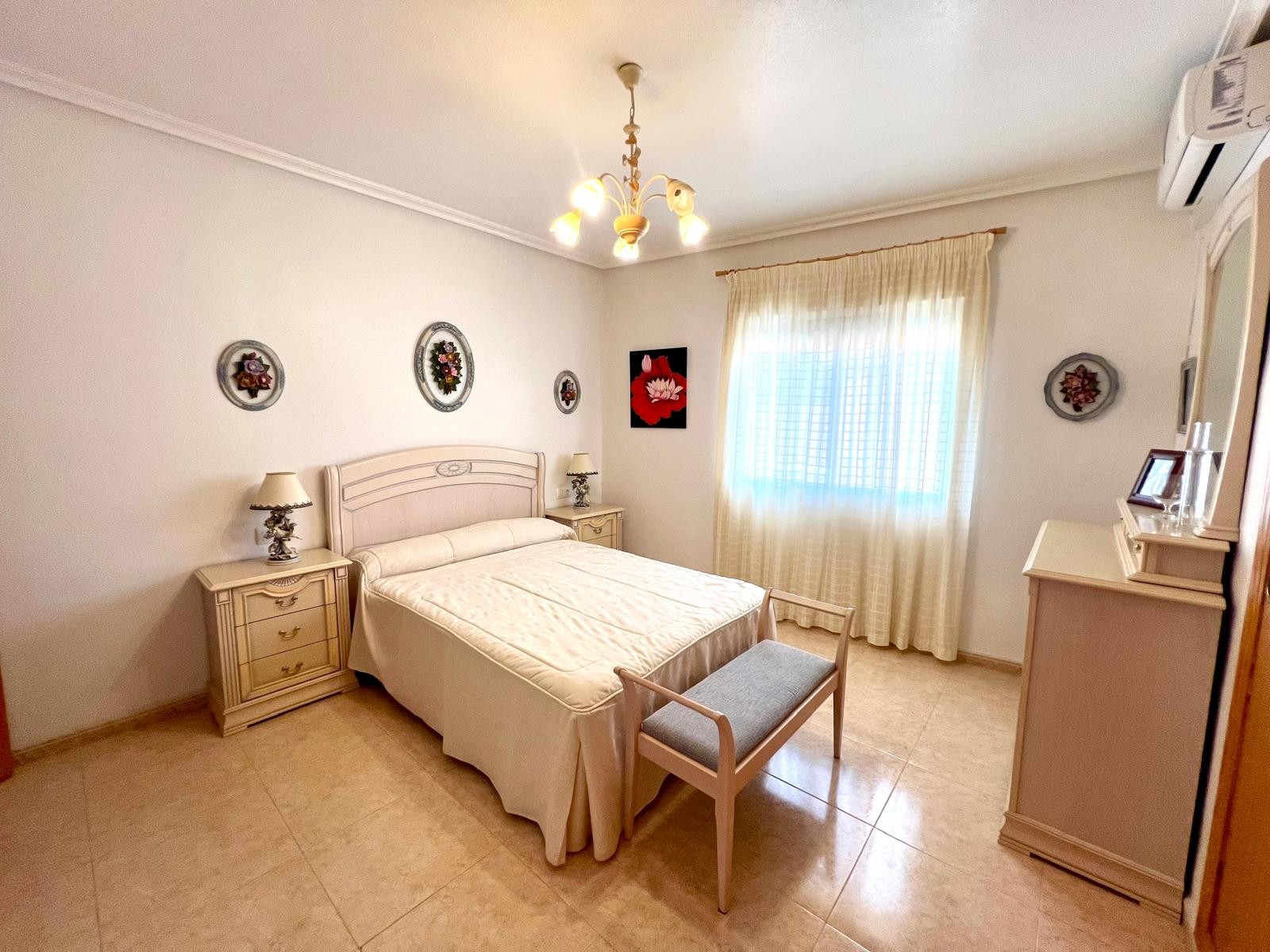 This well-maintained two-story semi-detached home in the town of Pinoso offers comfortable living wi