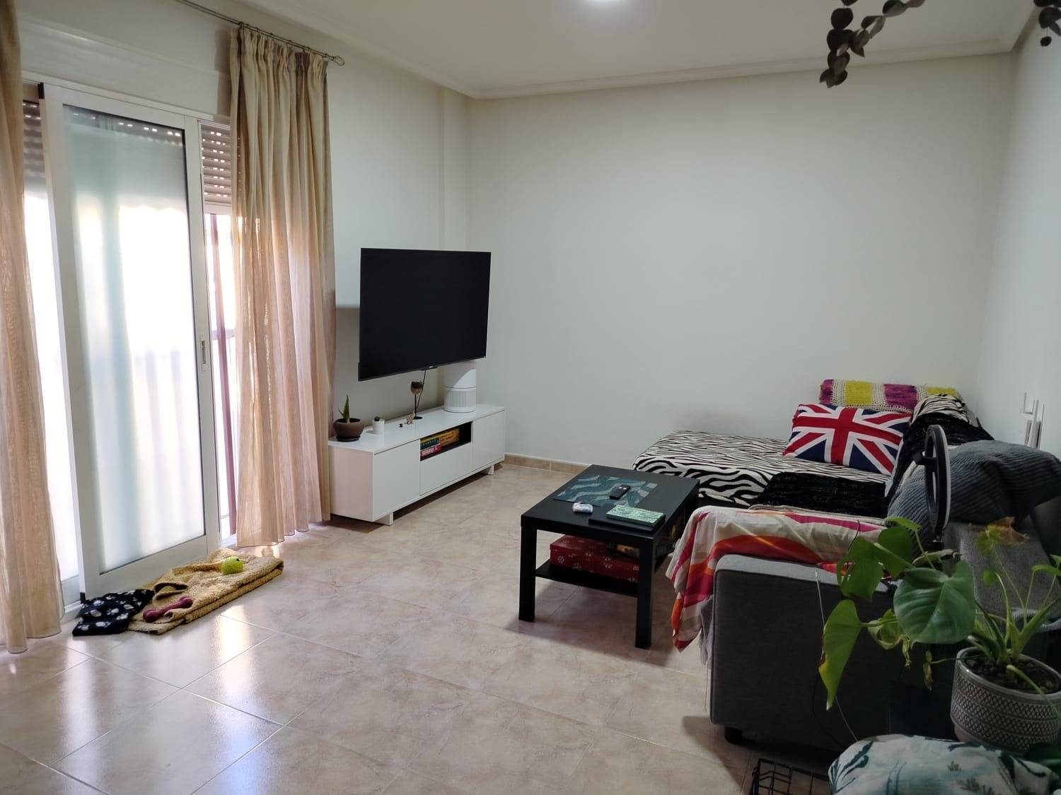 Discover this charming apartment located in the sought-after area of San Pedro del Pinatar, at an