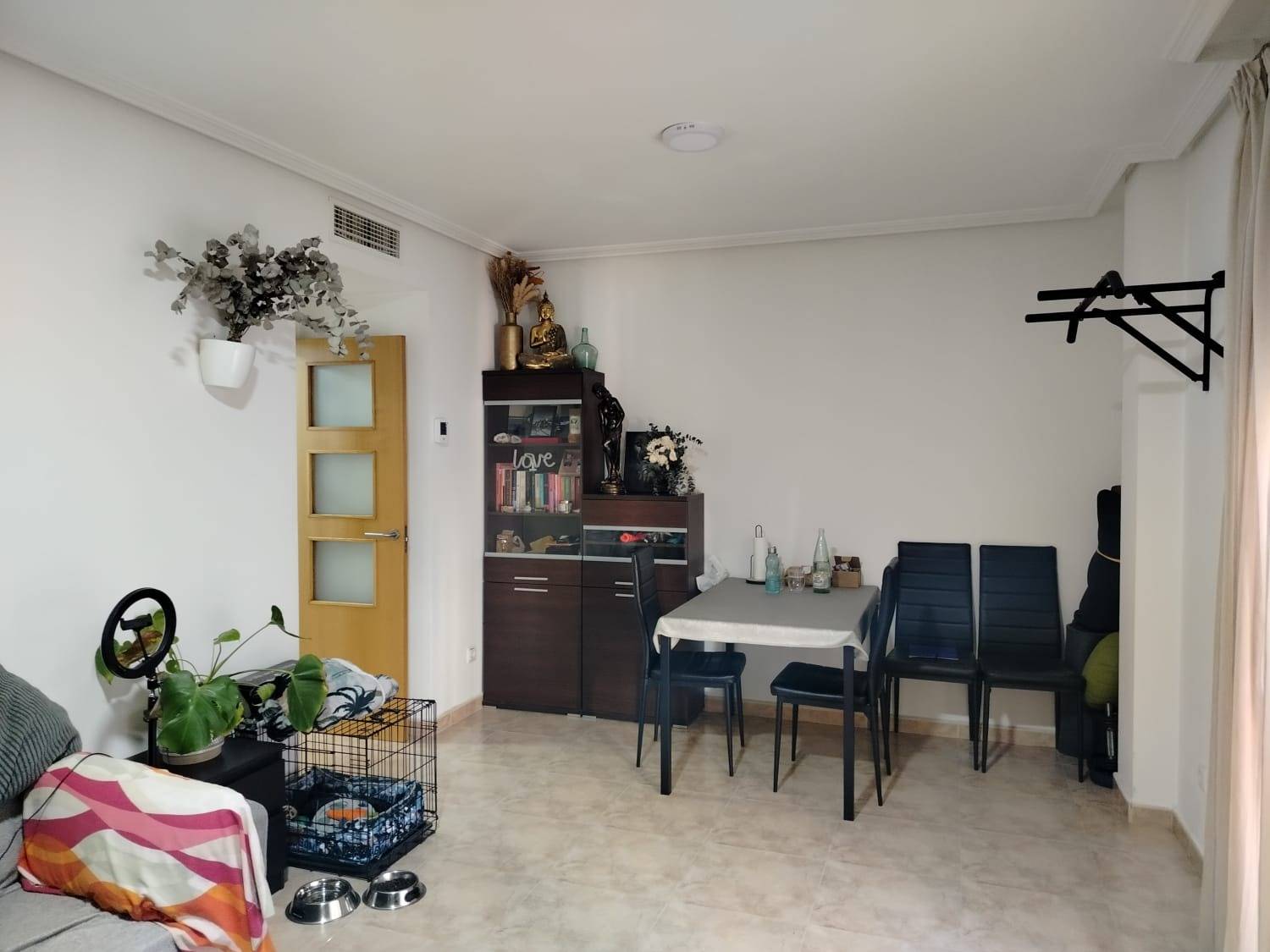 Discover this charming apartment located in the sought-after area of San Pedro del Pinatar, at an