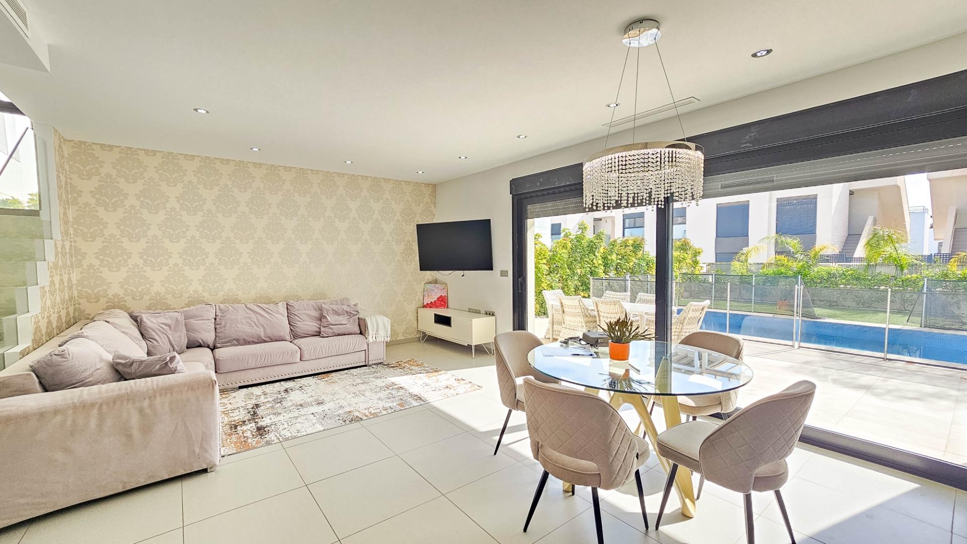Terrace in villa for sale in Rojales