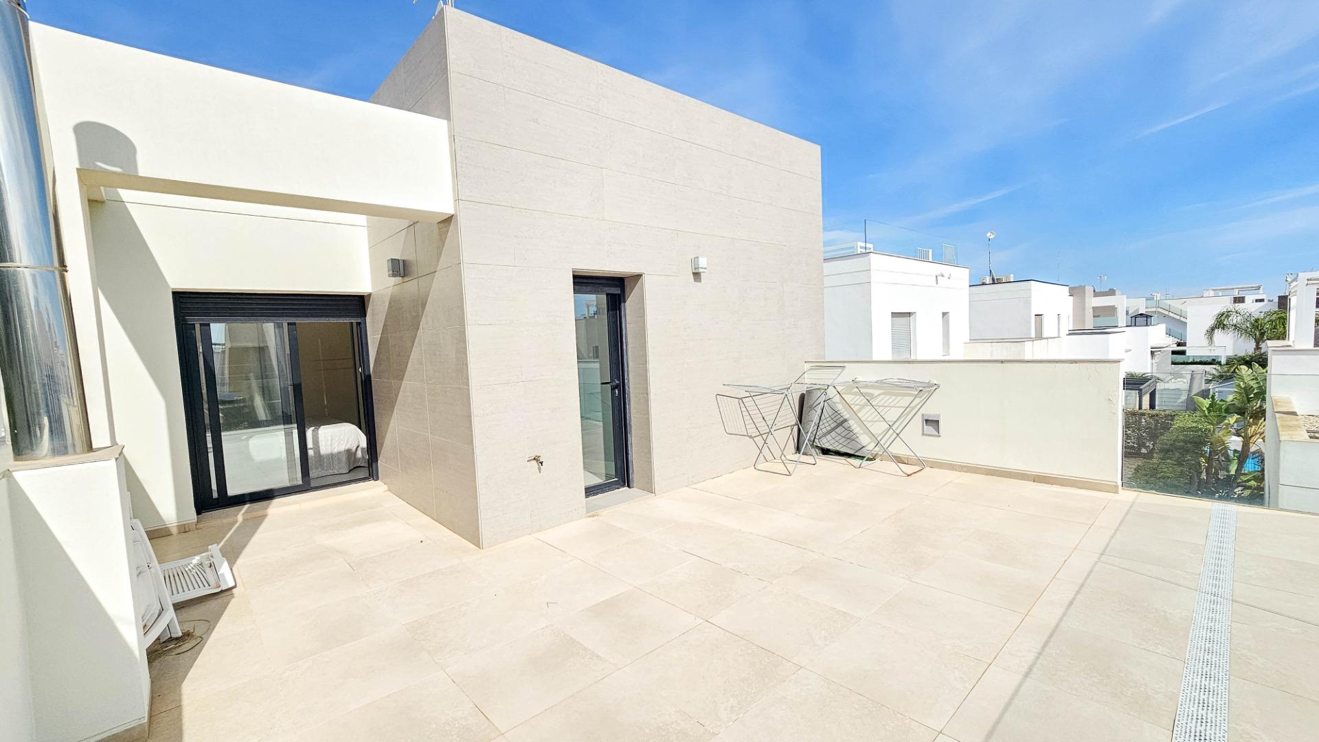 Bathroom in villa for sale in Rojales