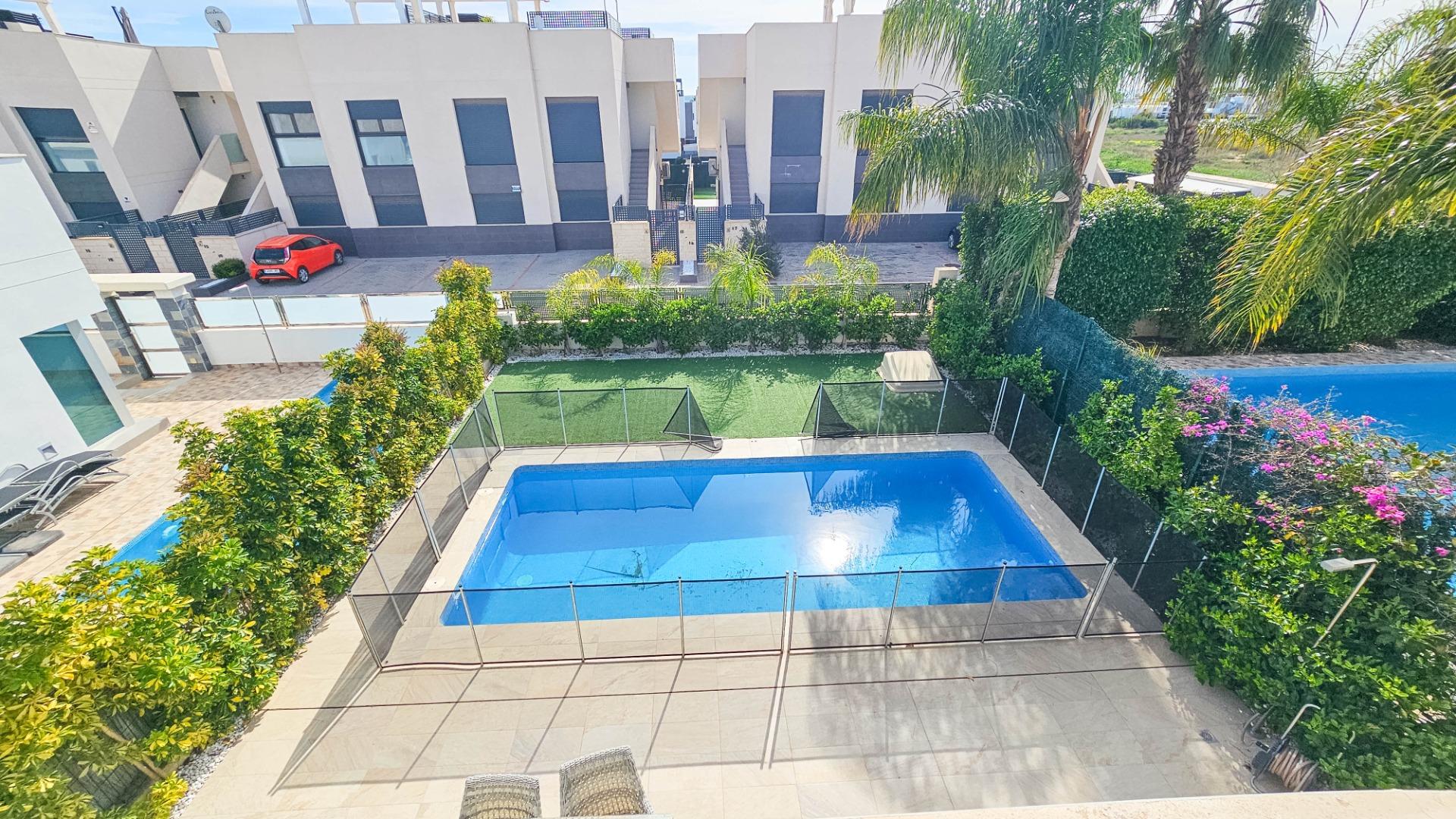Garden in villa for sale in Rojales