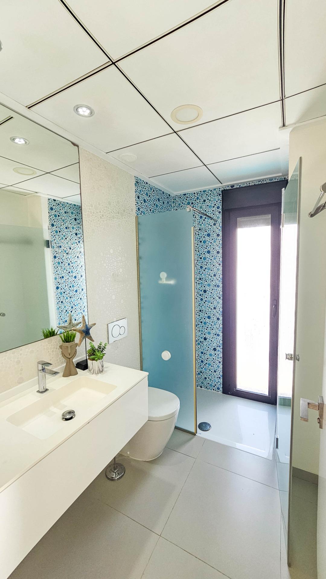 Bedroom in villa for sale in Rojales