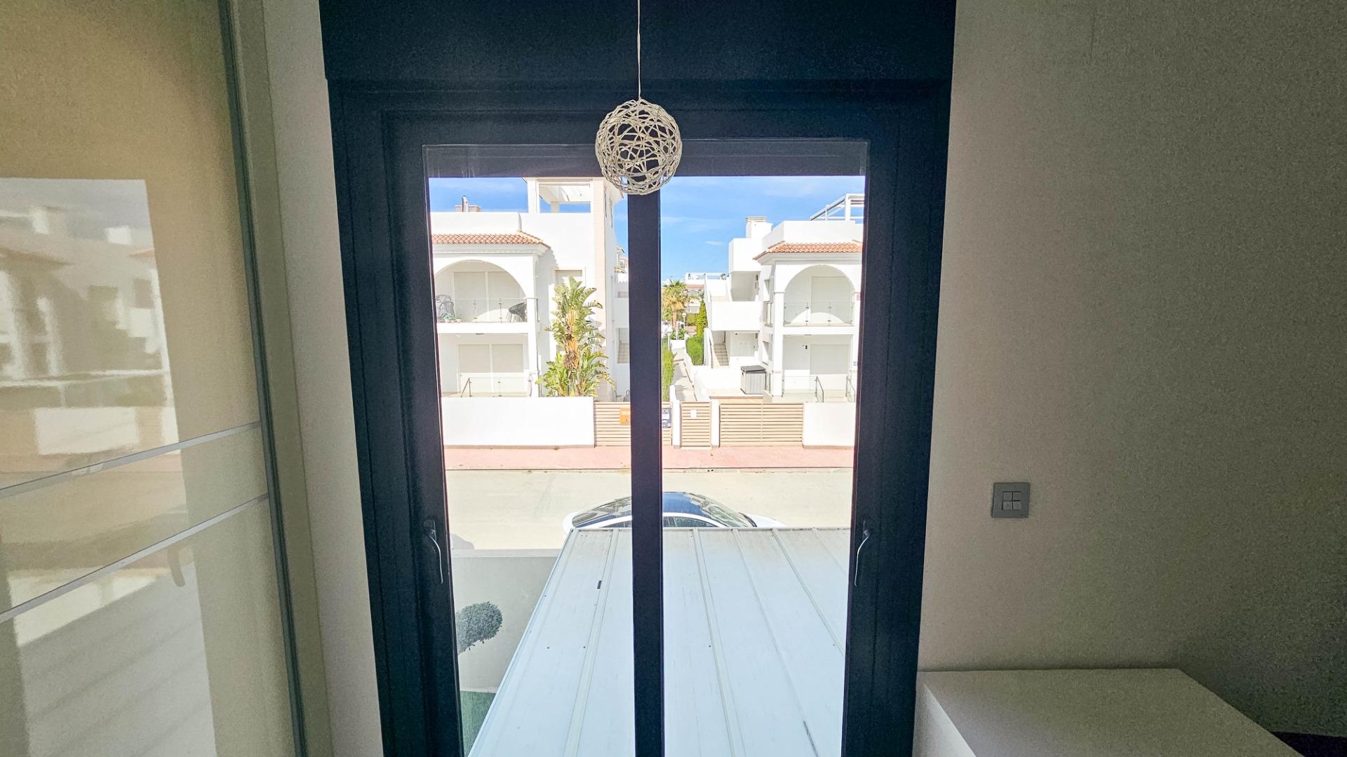 Master bedroom in villa for sale in Rojales