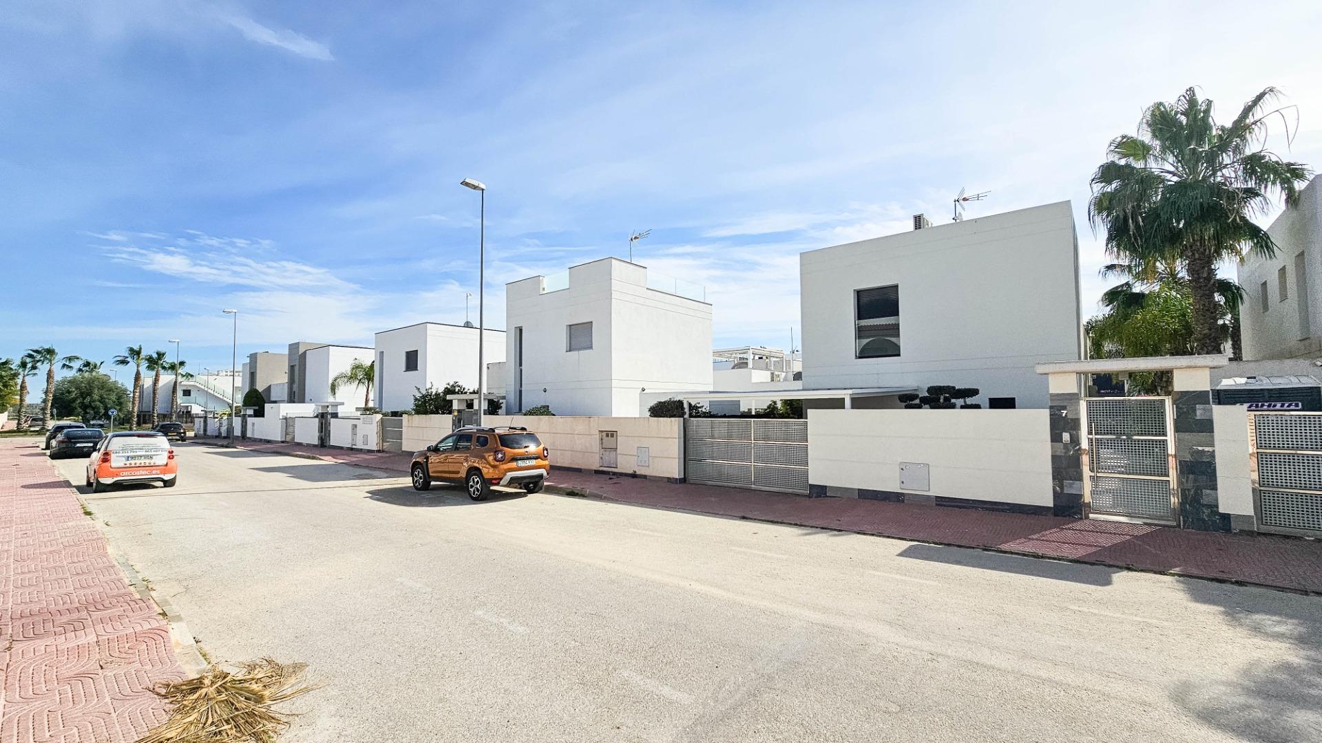 Terrace in villa for sale in Rojales