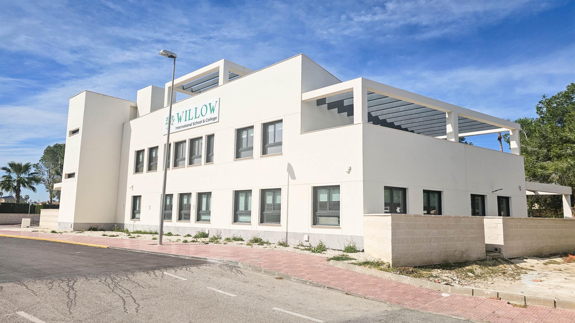 Pool area in villa for sale in Rojales