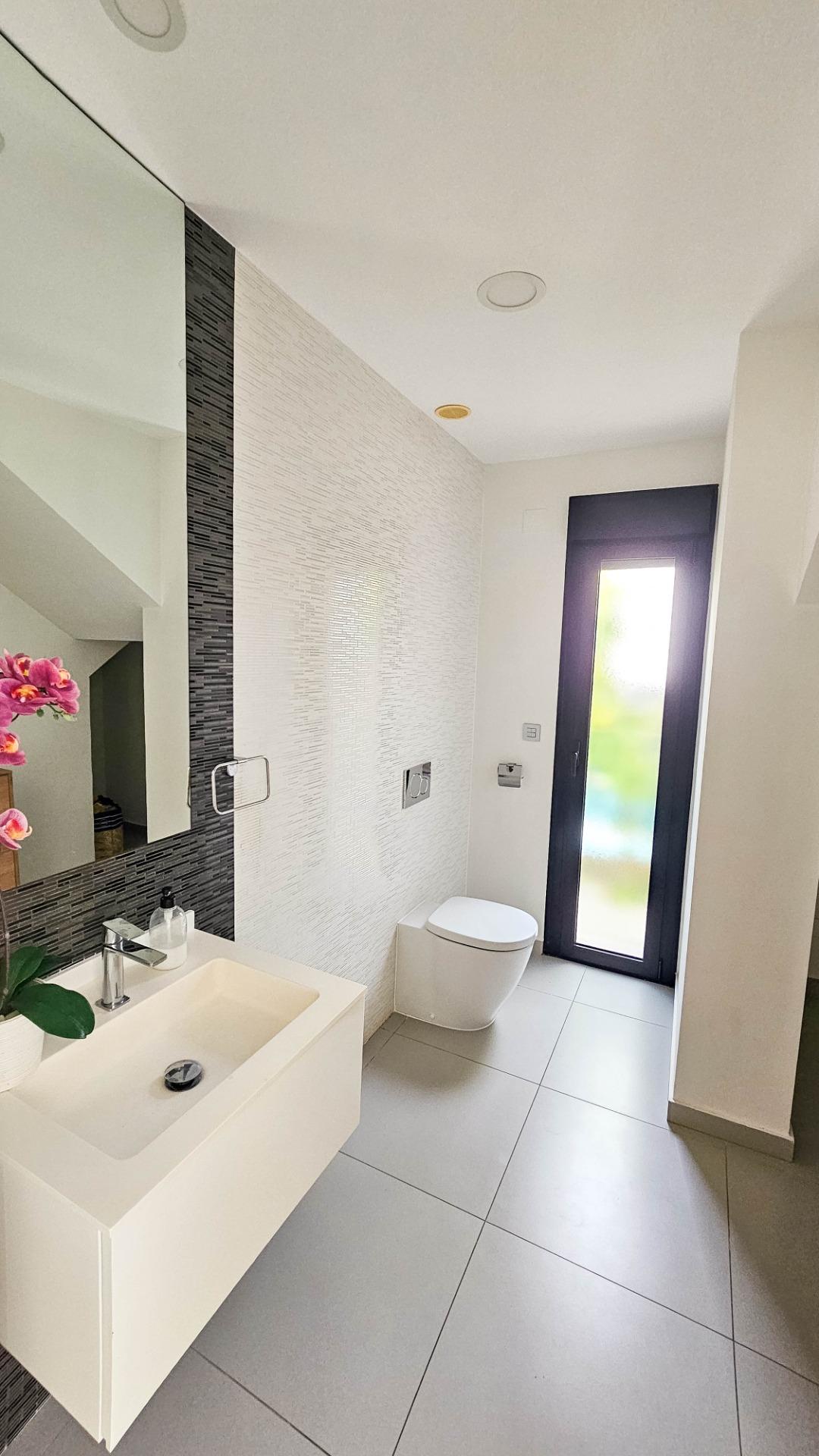 Dining area in villa for sale in Rojales