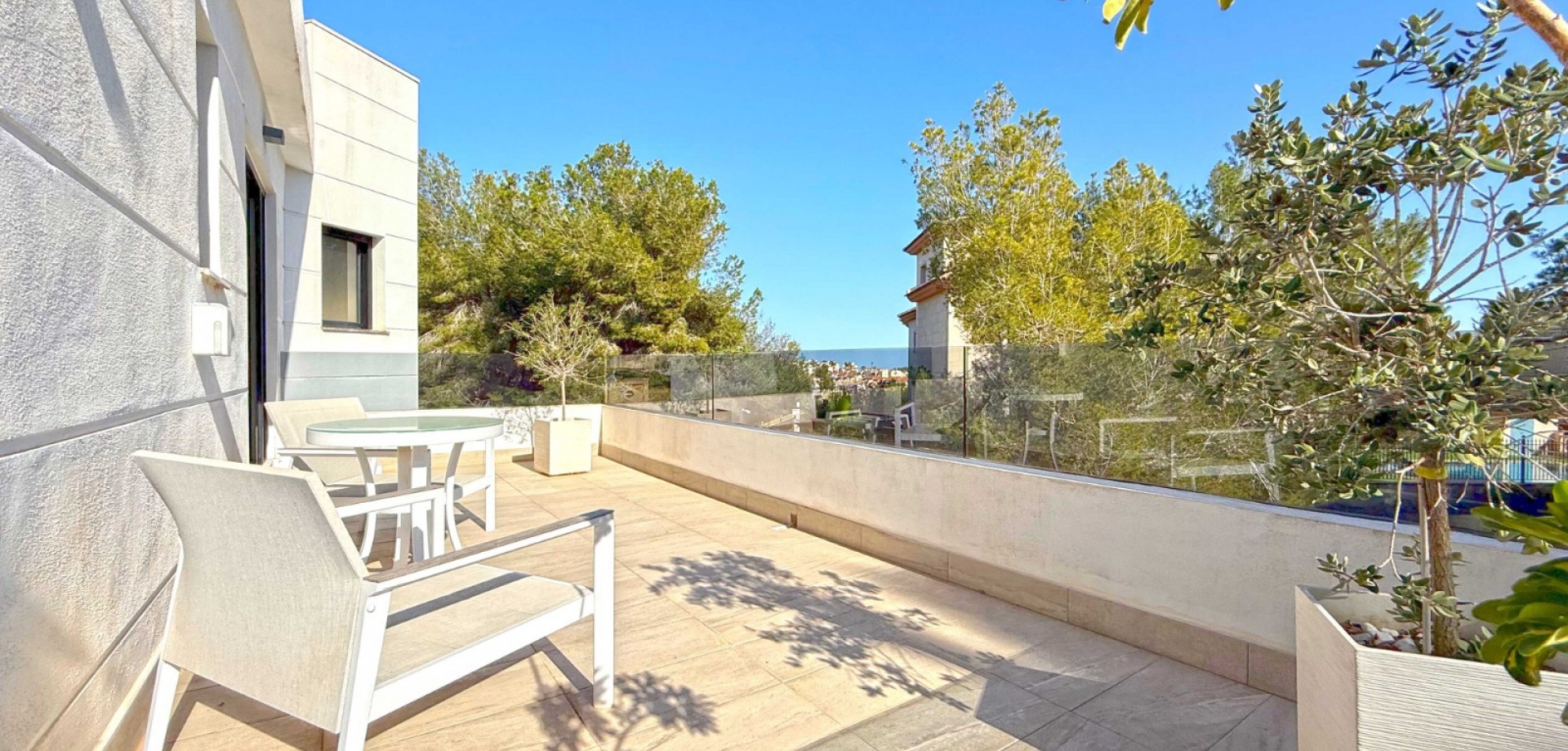 Garden in villa for sale in Orihuela Costa
