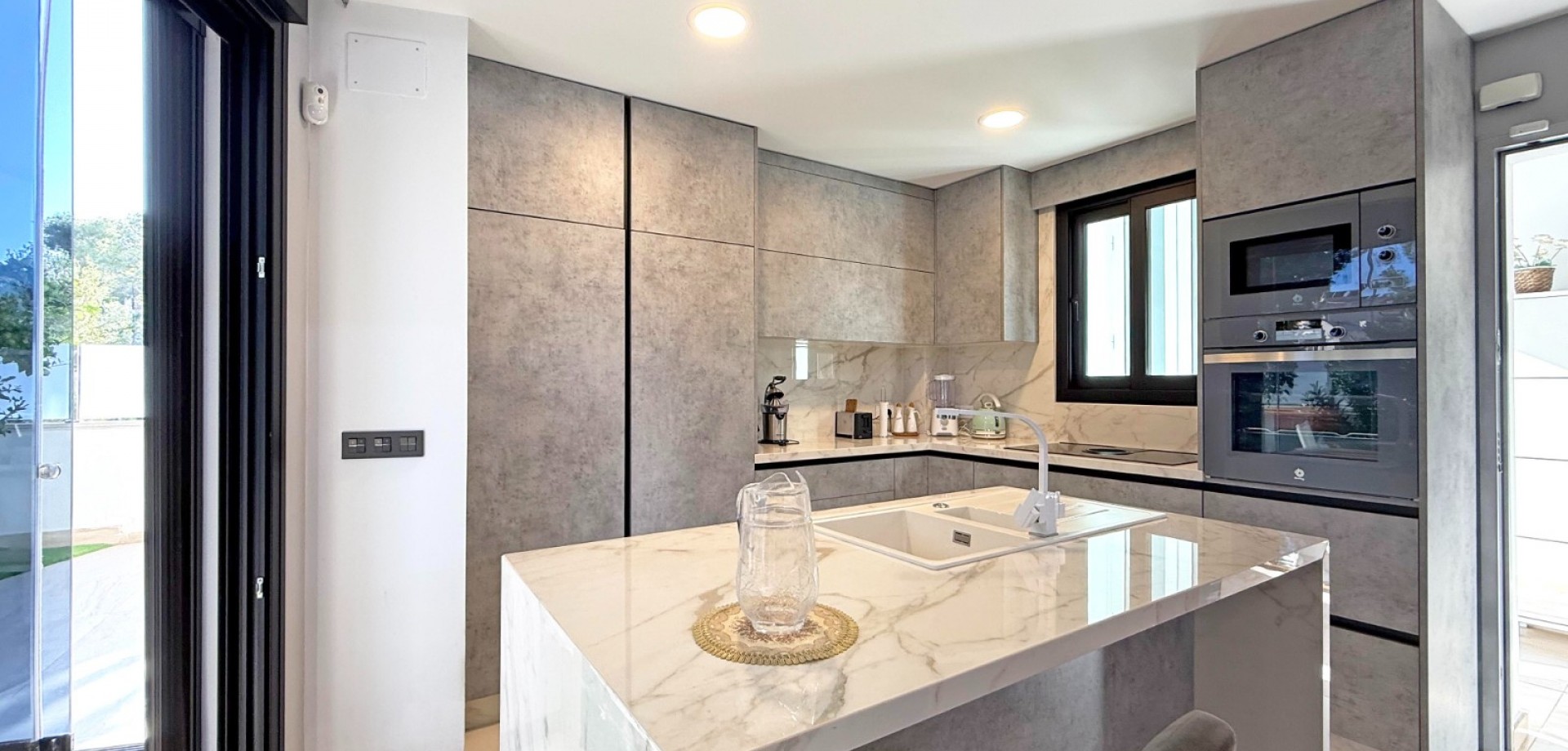 Bedroom in villa for sale in Orihuela Costa