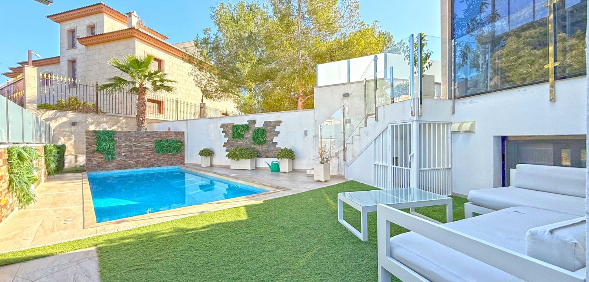 Exterior view in villa for sale in Orihuela Costa