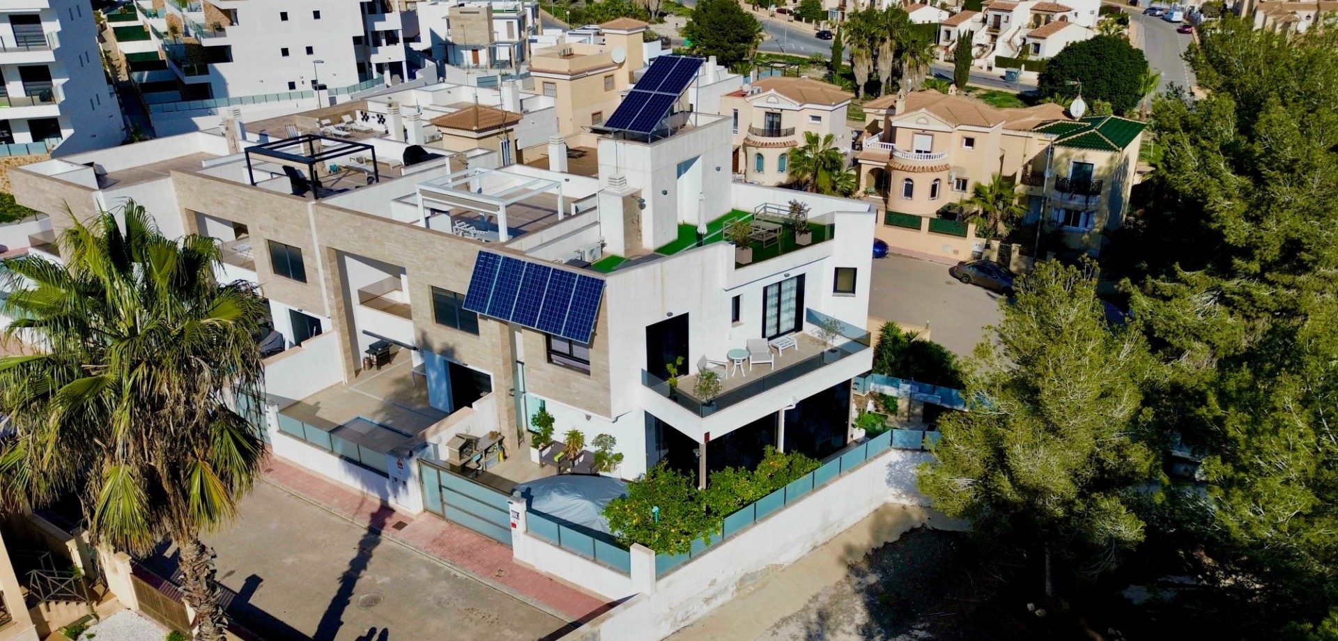 Bathroom in villa for sale in Orihuela Costa
