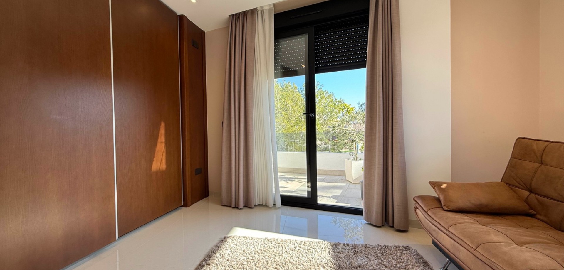 Bedroom in villa for sale in Orihuela Costa