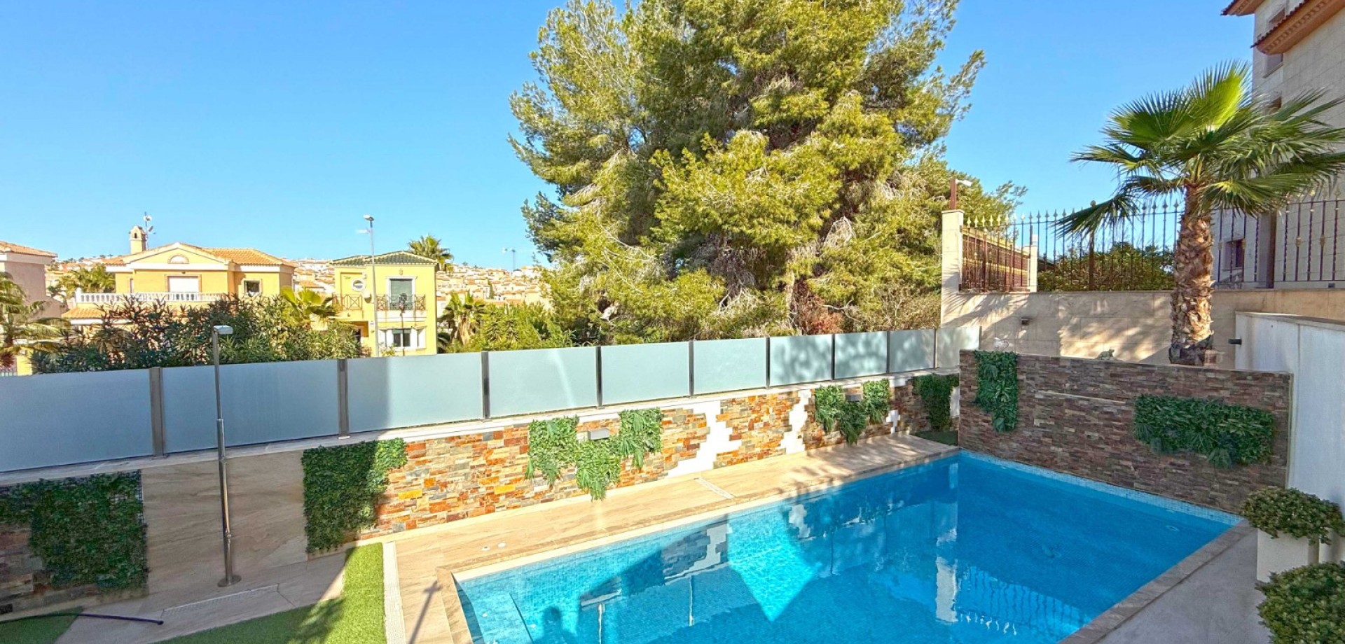 Terrace in villa for sale in Orihuela Costa