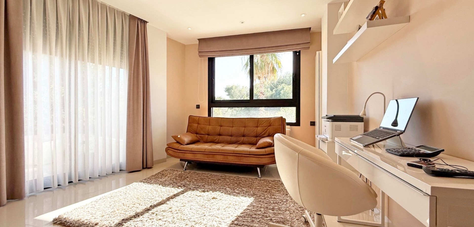 Garden in villa for sale in Orihuela Costa