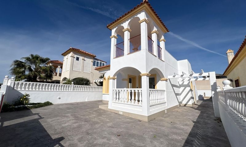 Living room in villa for sale in Algorfa