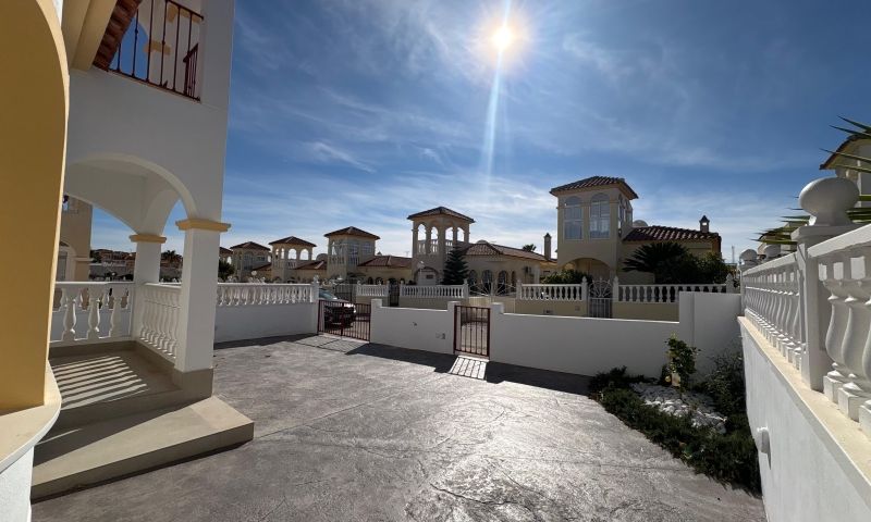 Bathroom in villa for sale in Algorfa